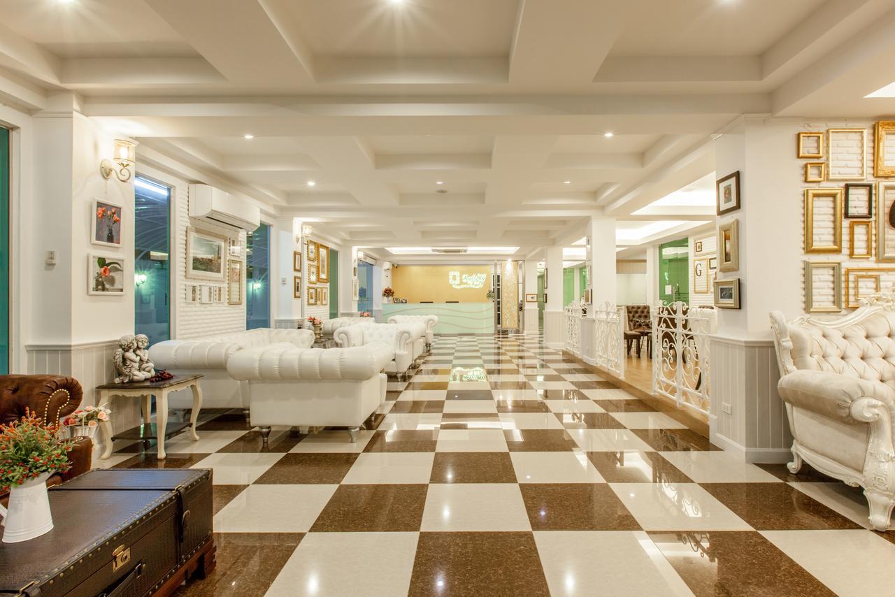 Gallery Lake View