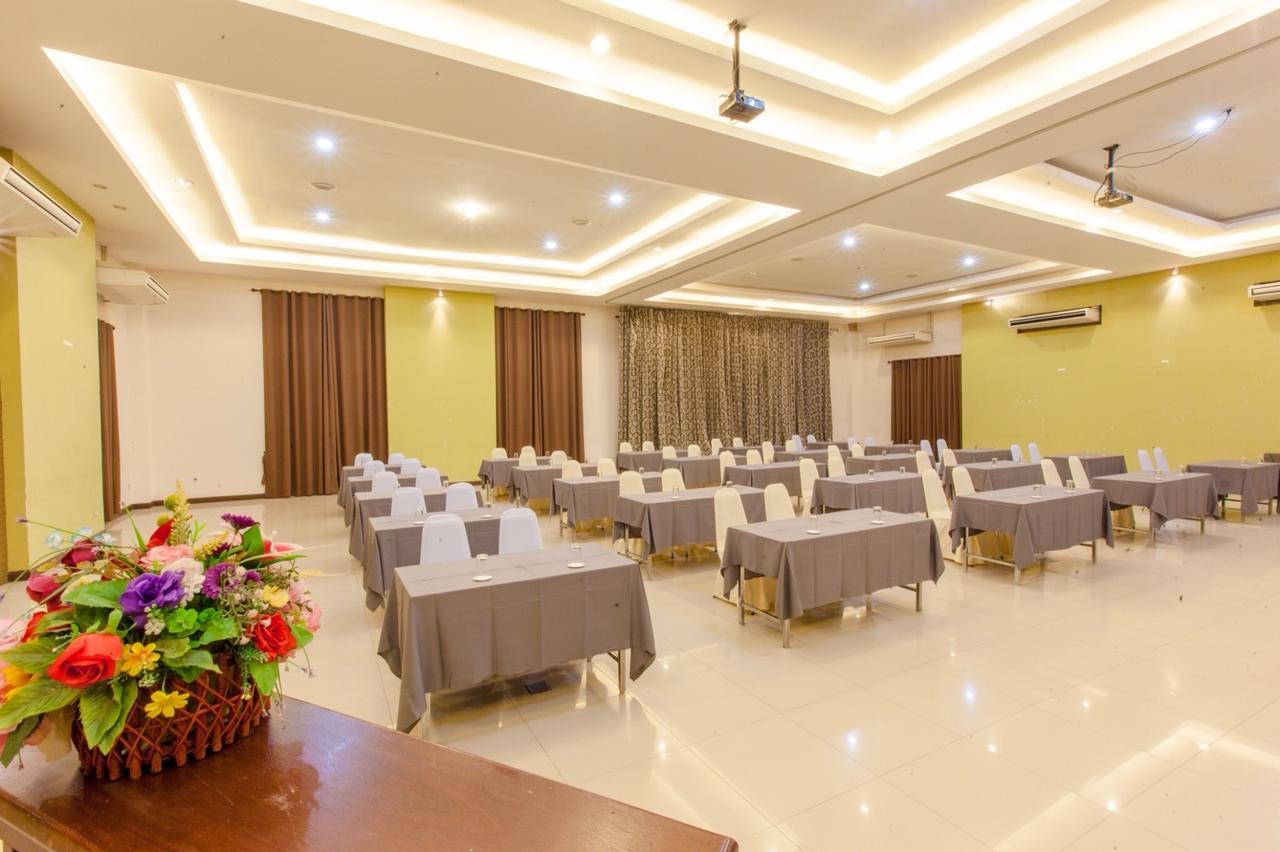 Varee Valley & Restaurant *