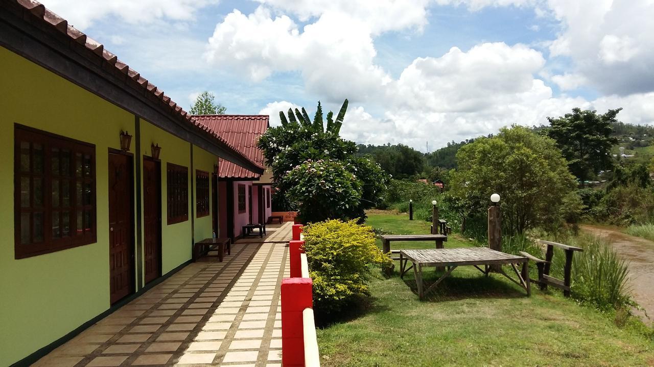 Umphangburiresort Resort *