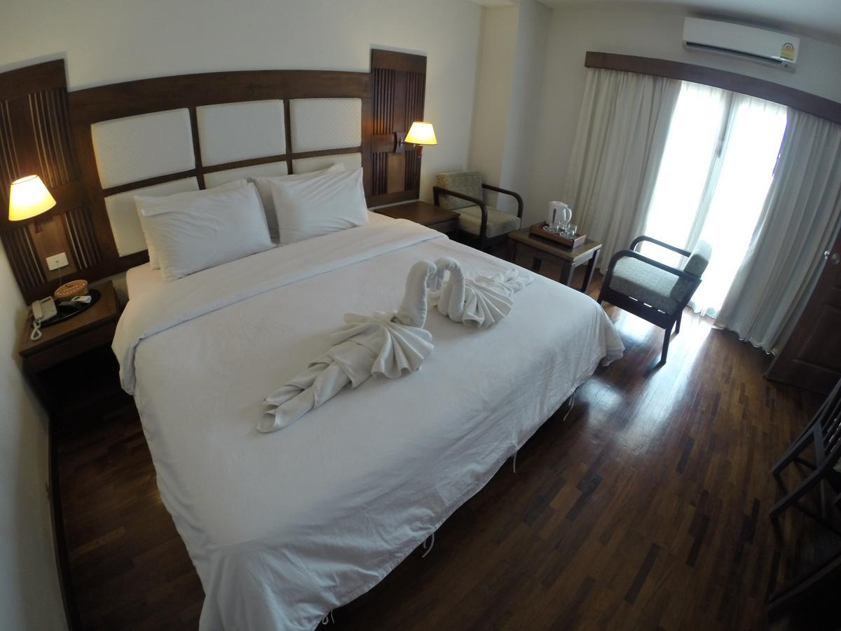 River Hotel