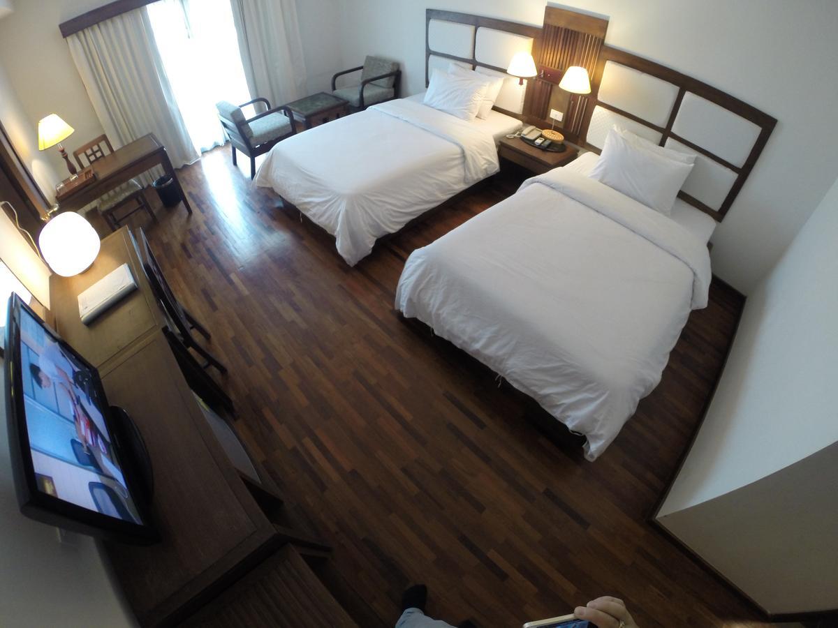 River Hotel 3*