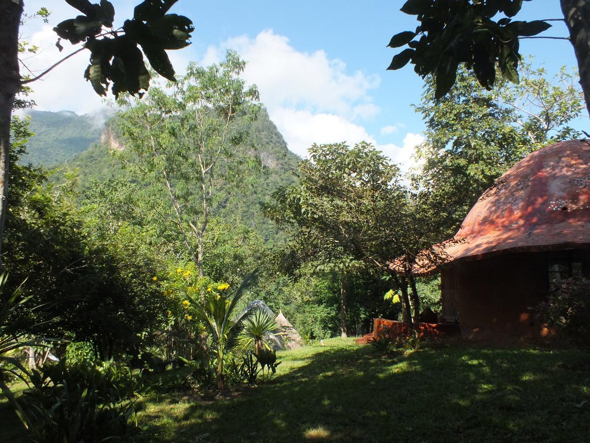 Roundhouses Bed & Breakfast