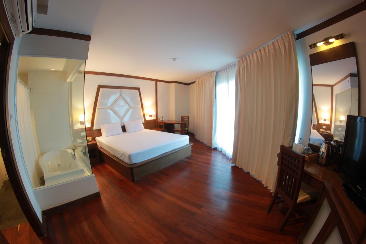 River Hotel 3*