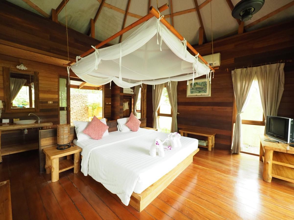Keeree Waree Seaside Bang Saphan