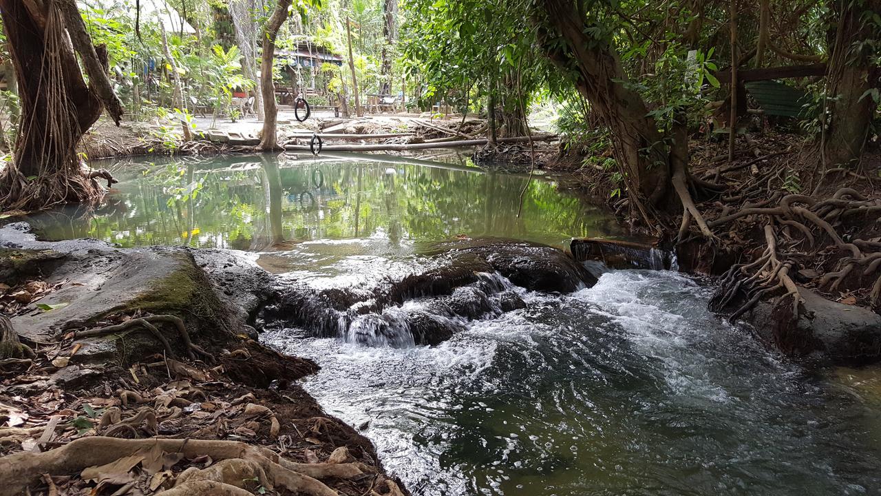 Hug Rimtharn Ban Khao Klom