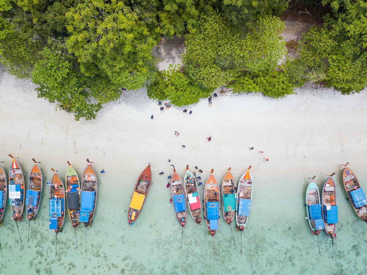 Adang Island Hotel 3*