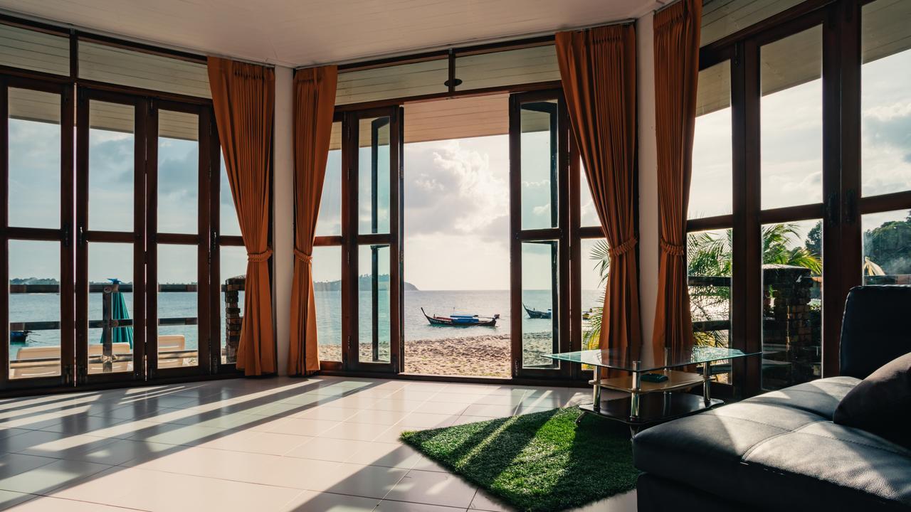 Adang Island Hotel 3*