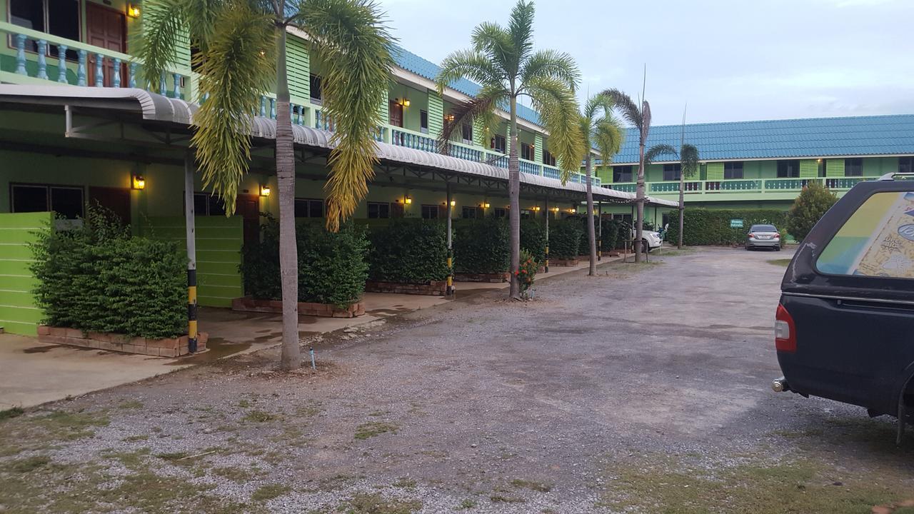 Green View Tha Yang Aparthotel