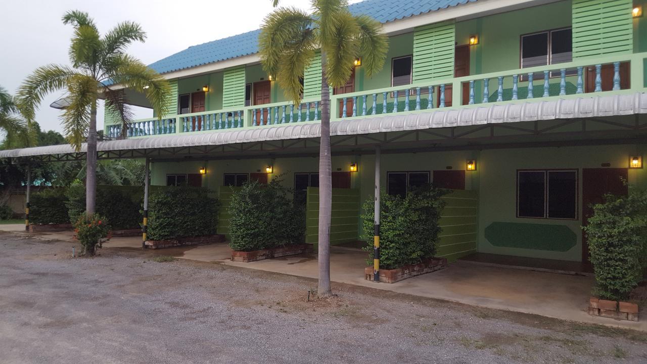 Aparthotel Green View Tha Yang 3*
