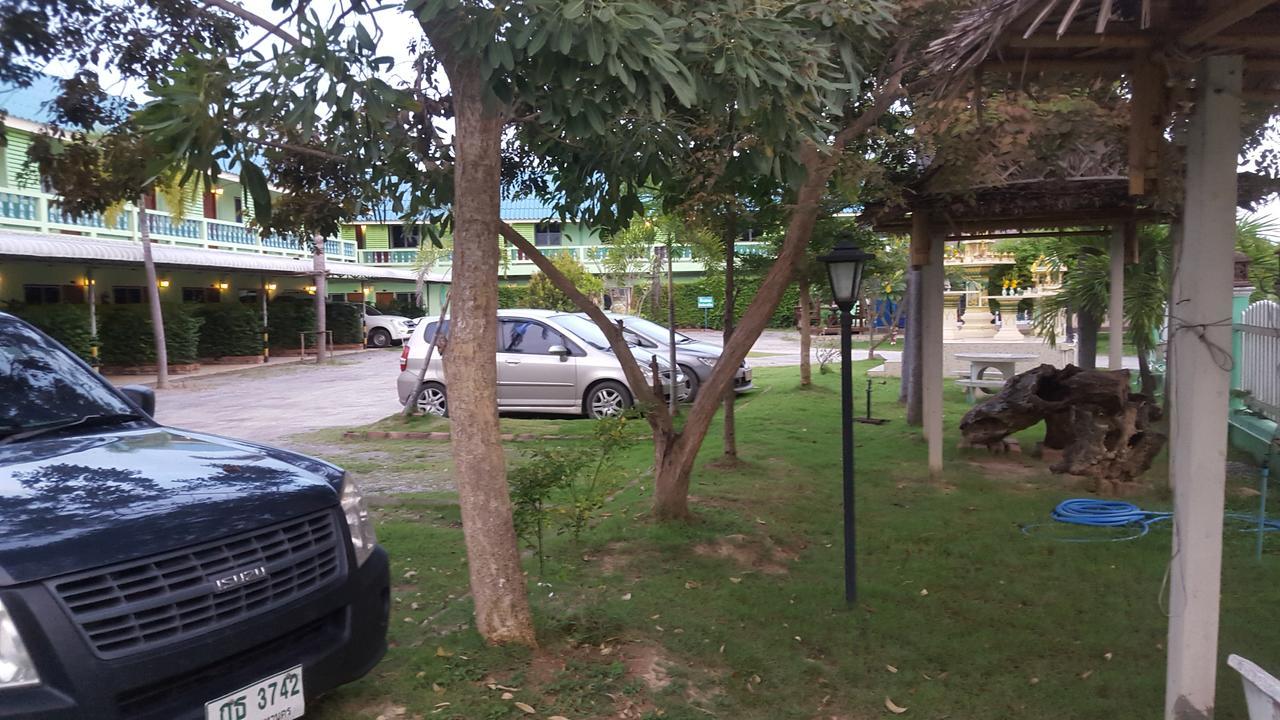 Green View Tha Yang Aparthotel