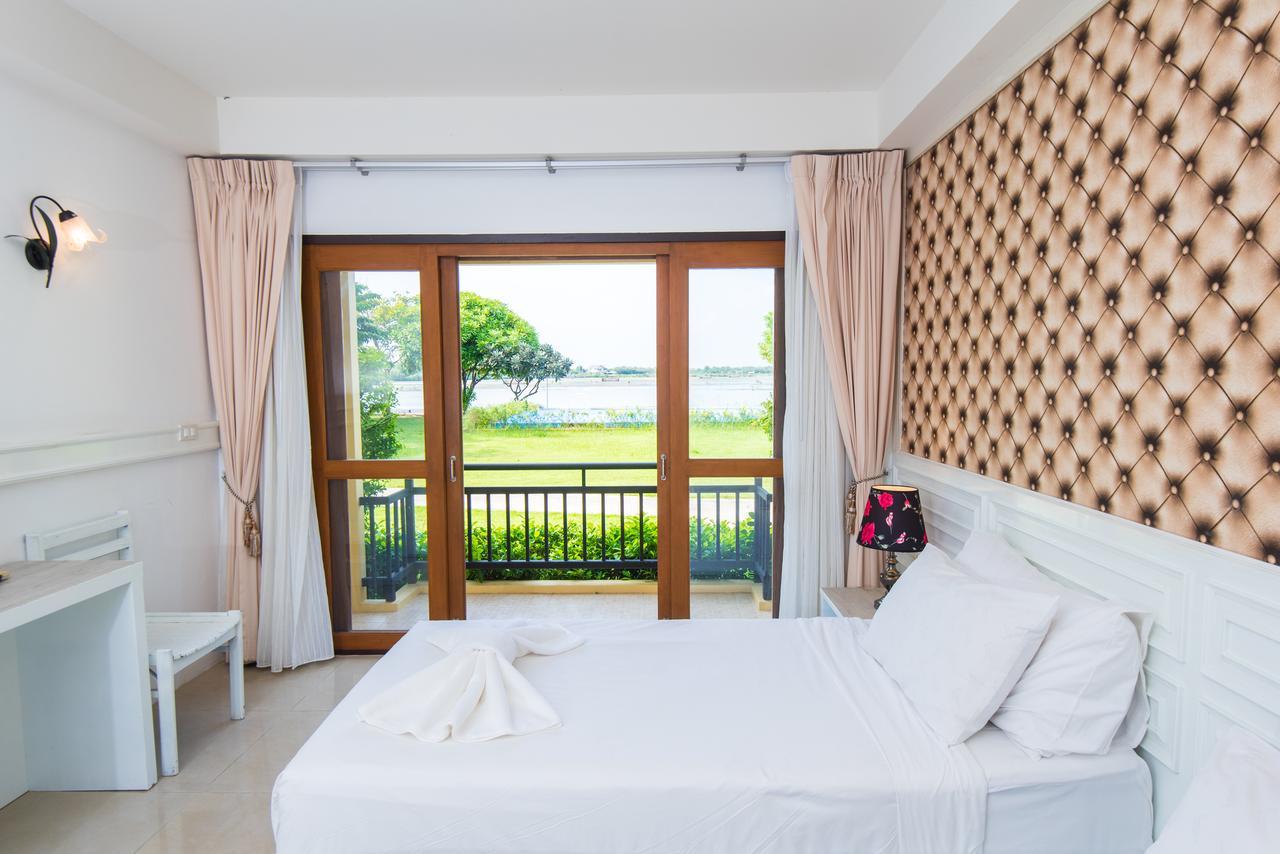 Hotel Baan Talay Cream Samut Songkhram