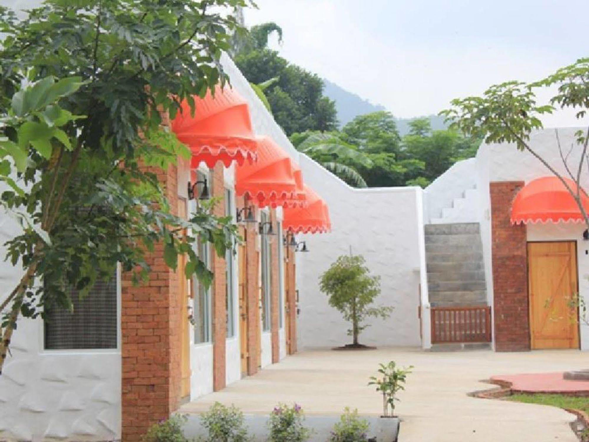 Monoko Porploen Hotel Suan Phueng