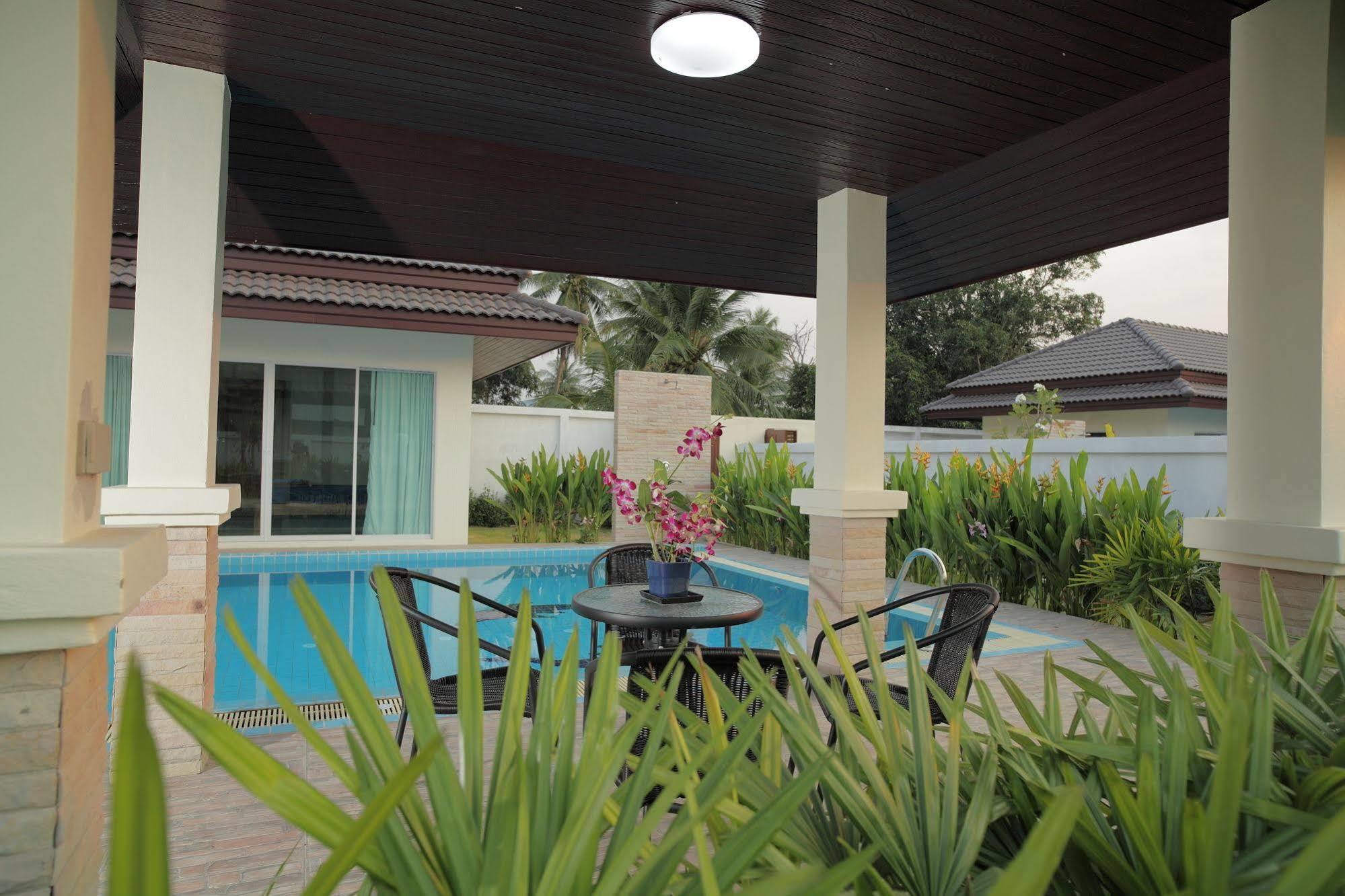 Resort Unique Paradise Bang Lamung