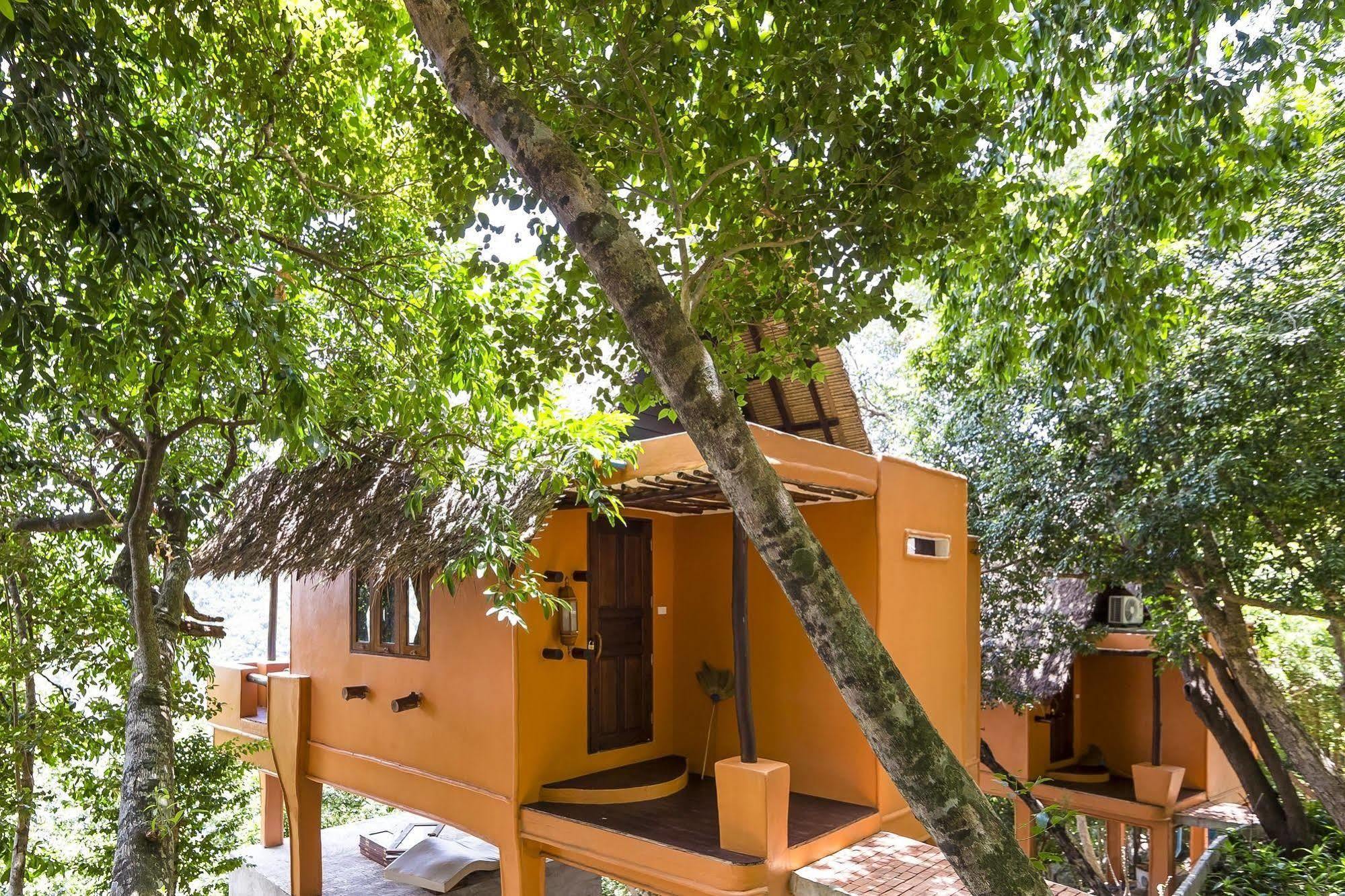 Hotel Baan Talay Koh Tao 3*