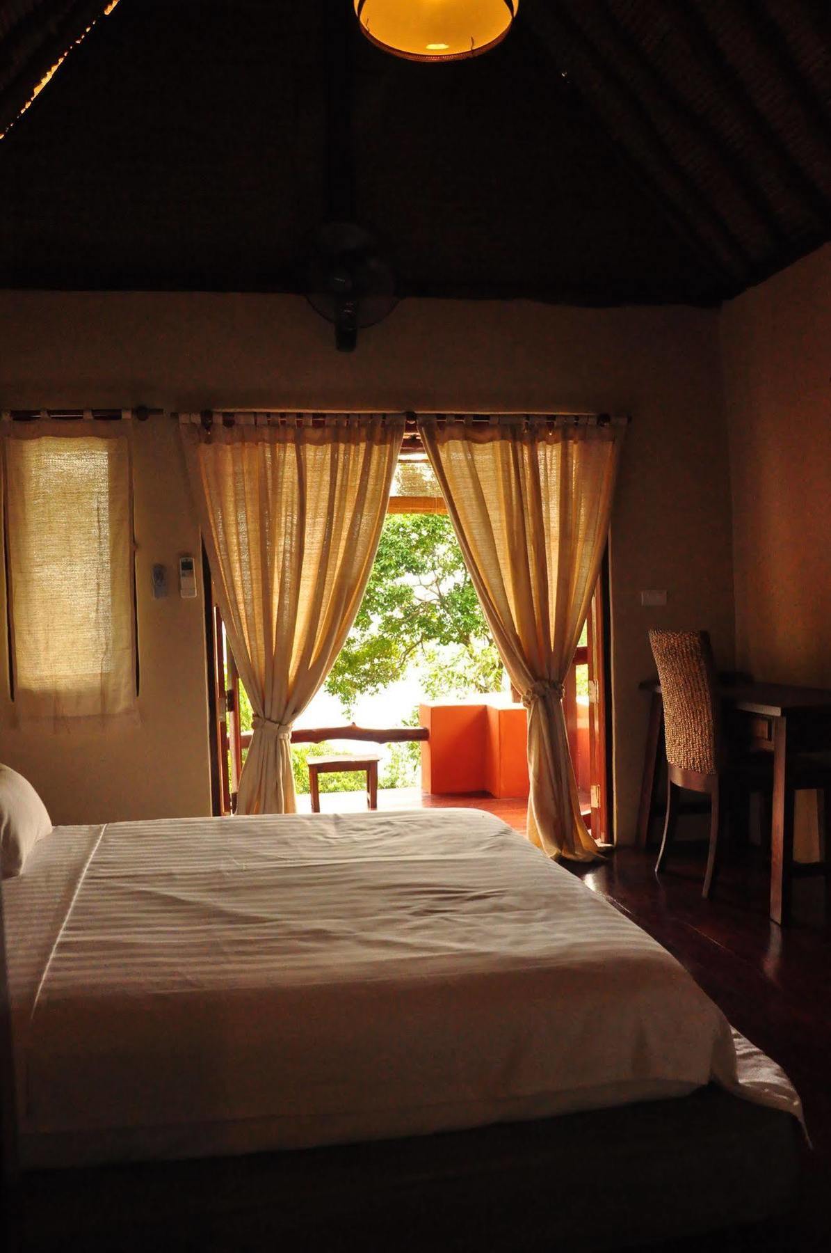 Baan Talay Koh Tao Aow Leuk