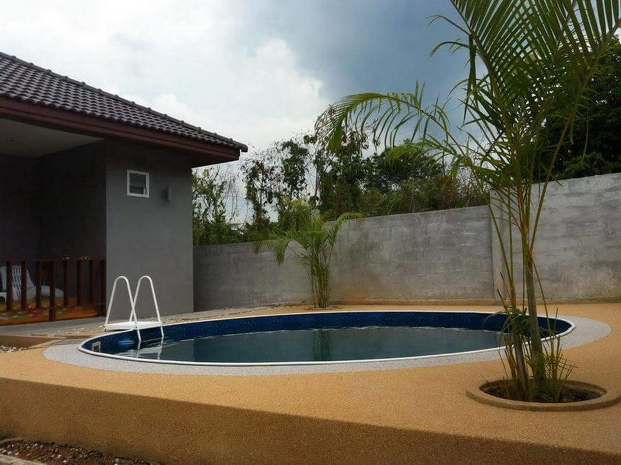 640 Pool Apartment