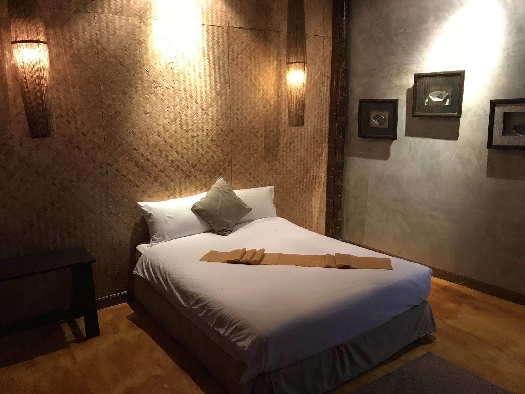 J2b Hotel