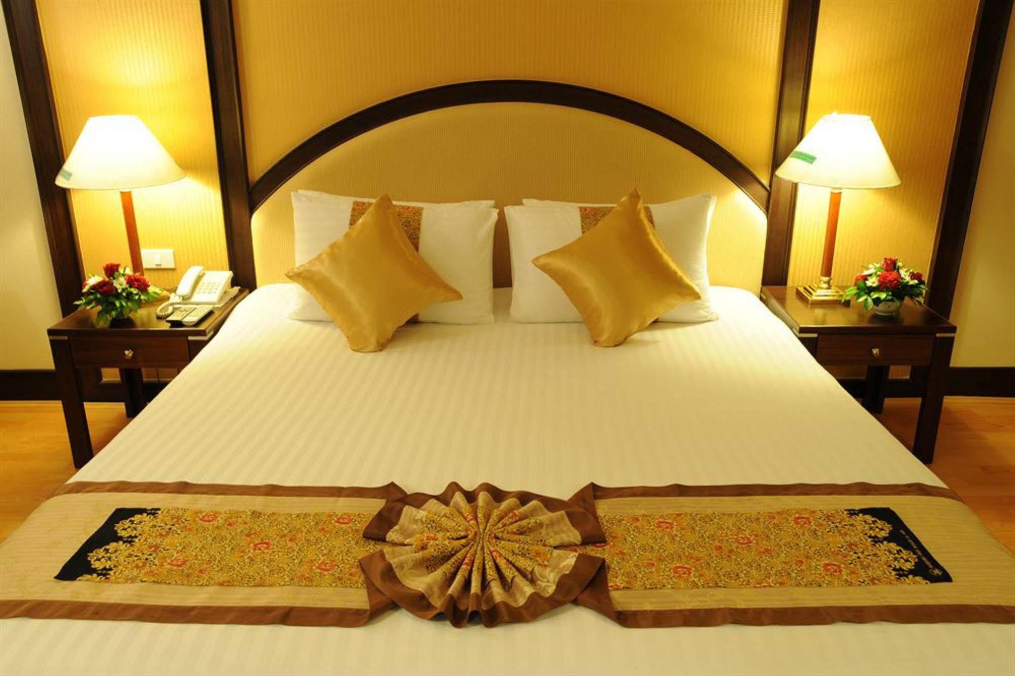New Season Hotel