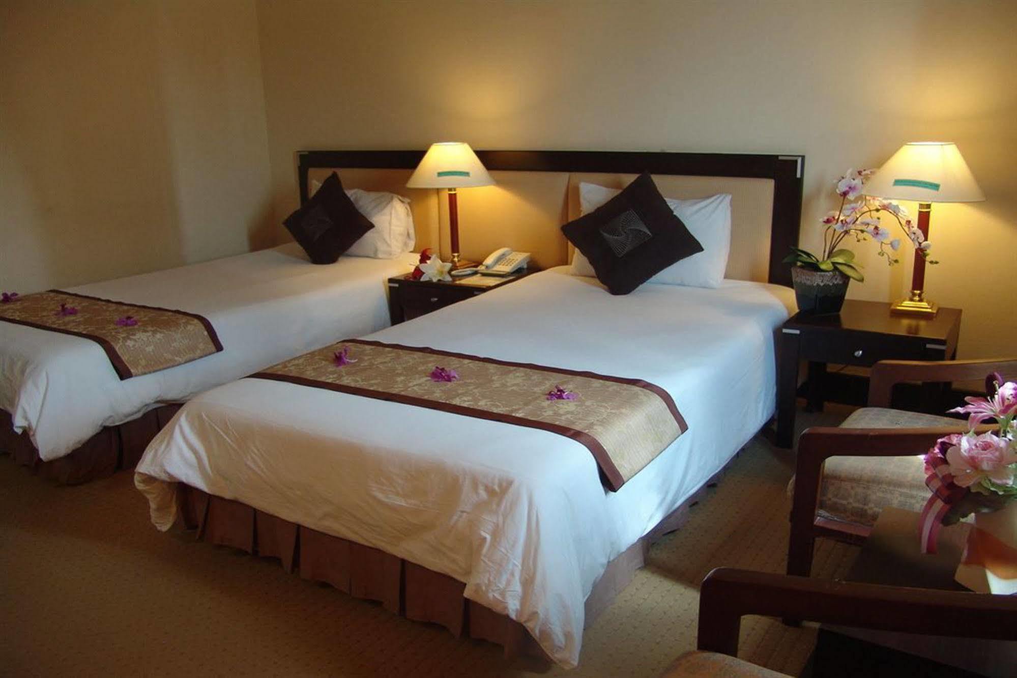 Hotel New Season Hat Yai