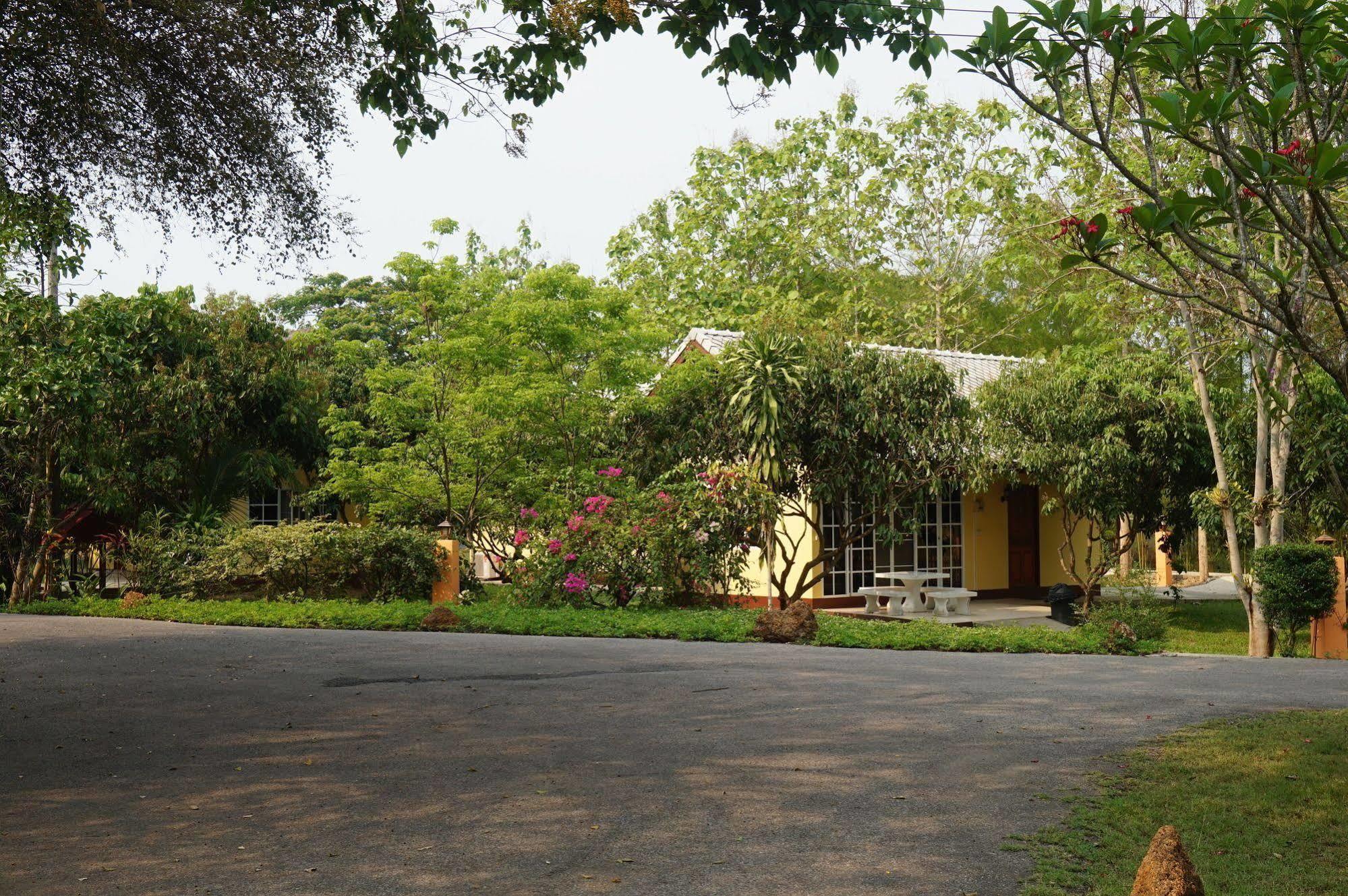 Noble House Garden 2*