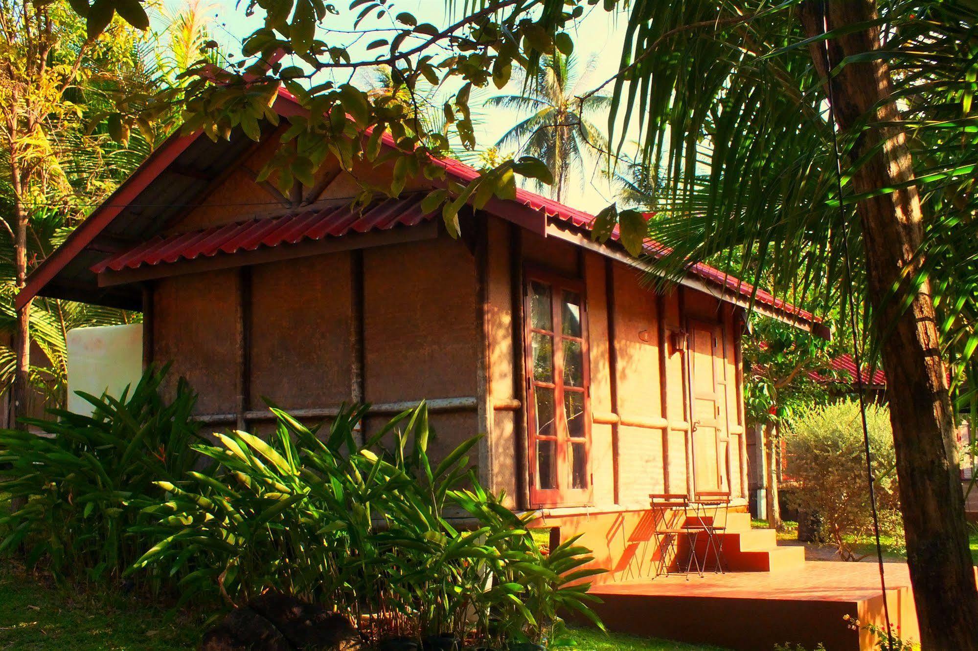 Tropical Garden Lounge 2*