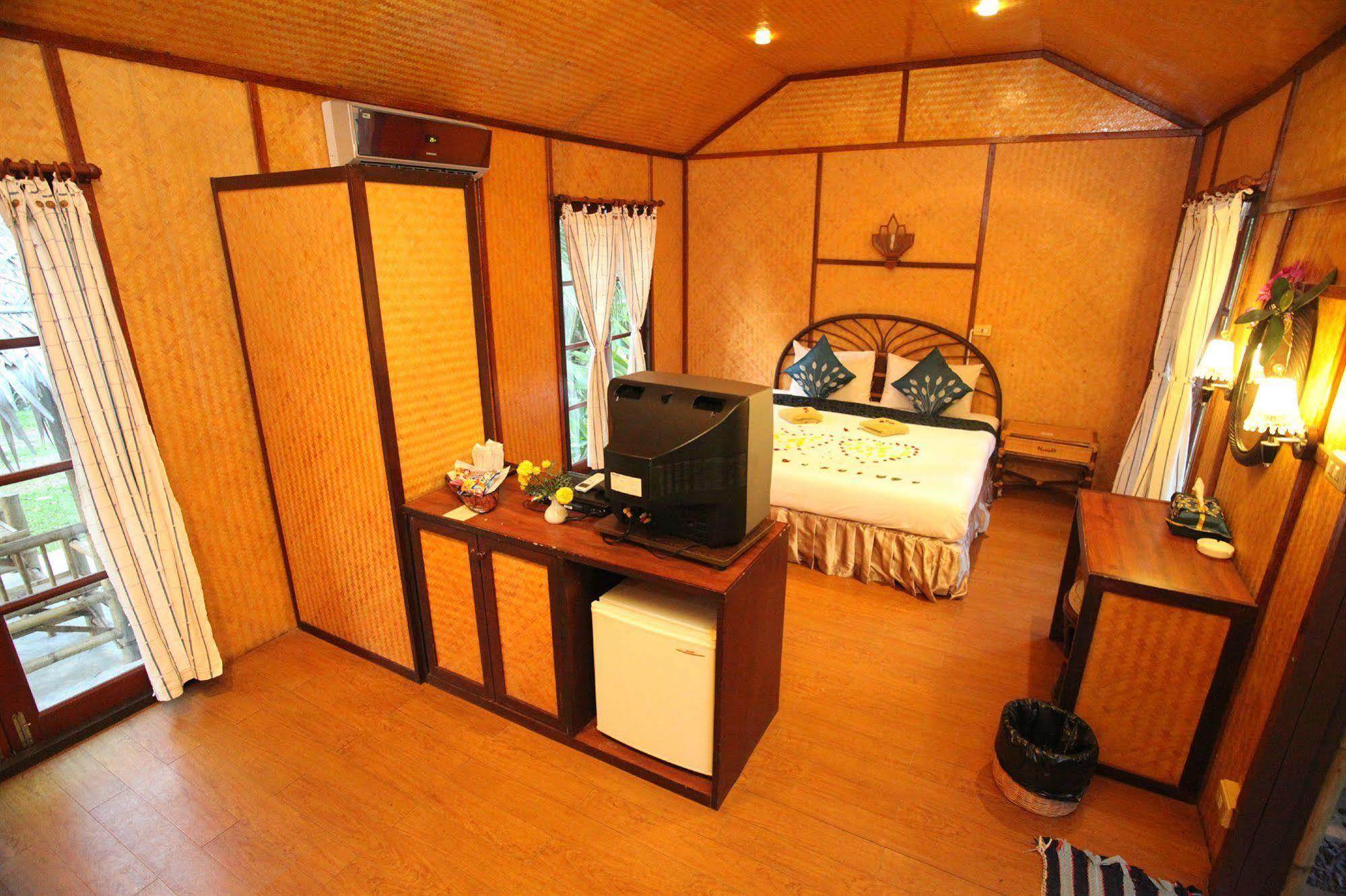 Tropical Garden Lounge Hotel