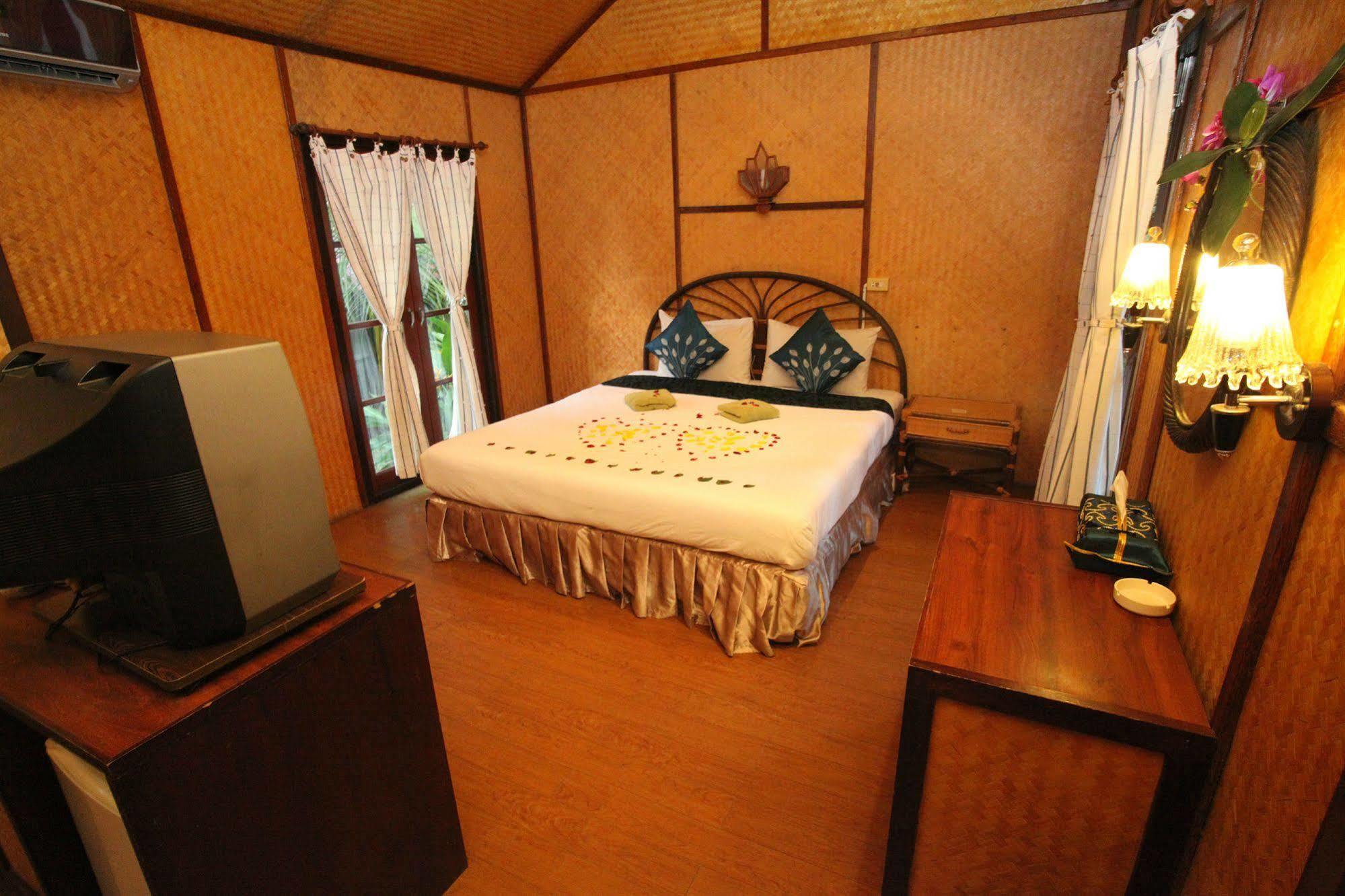 Tropical Garden Lounge Hotel