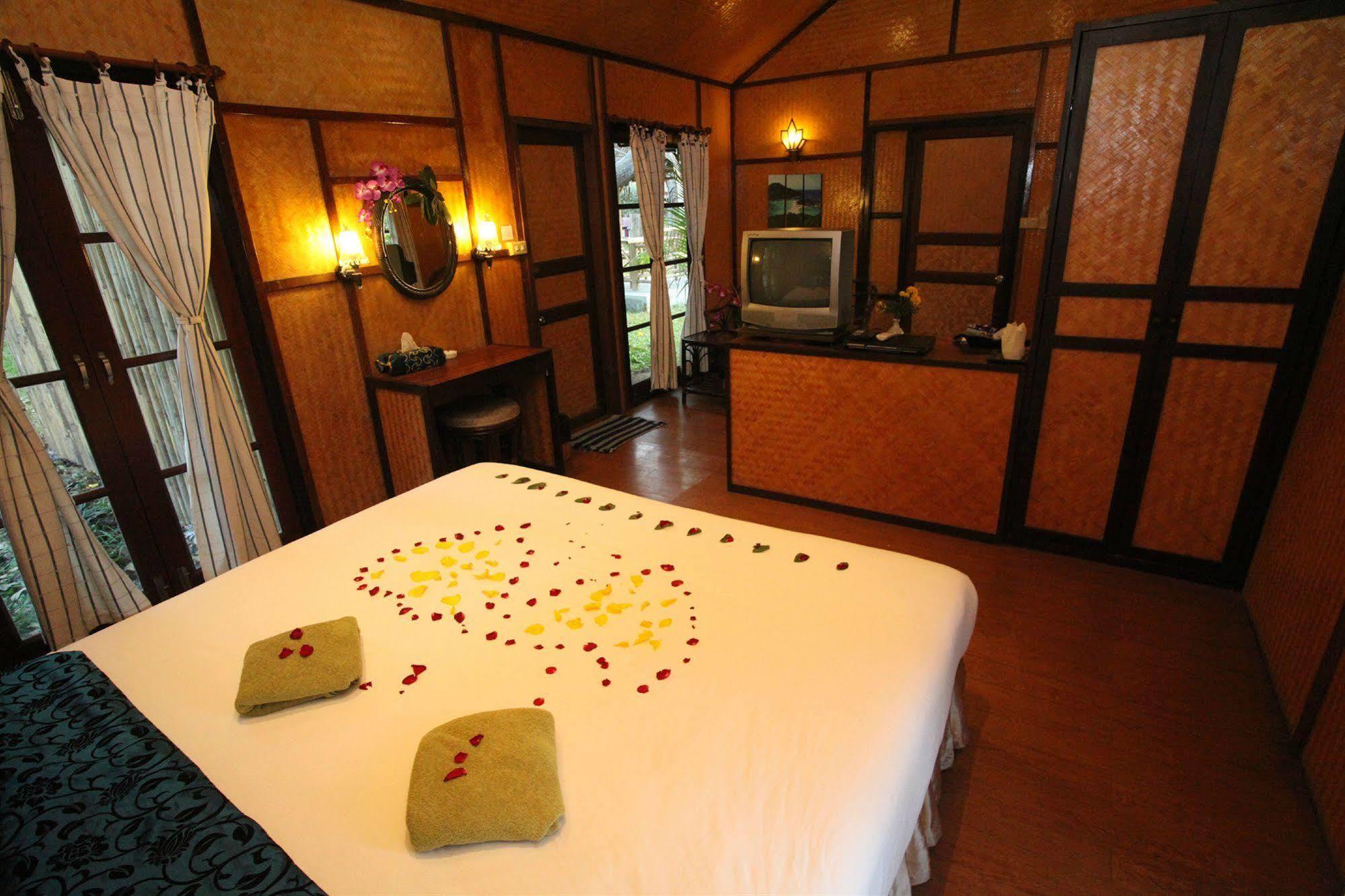 Tropical Garden Lounge 2*