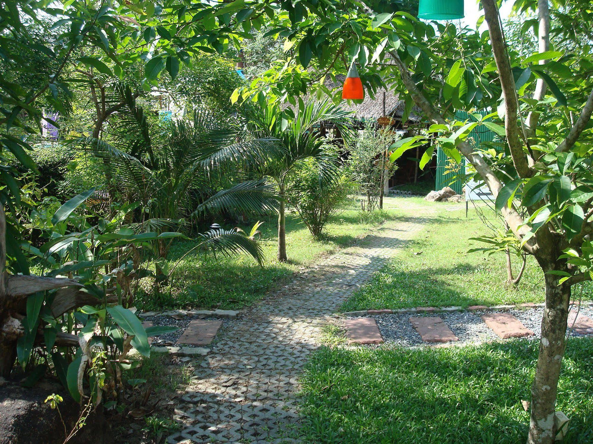 Tropical Garden Lounge Hotel