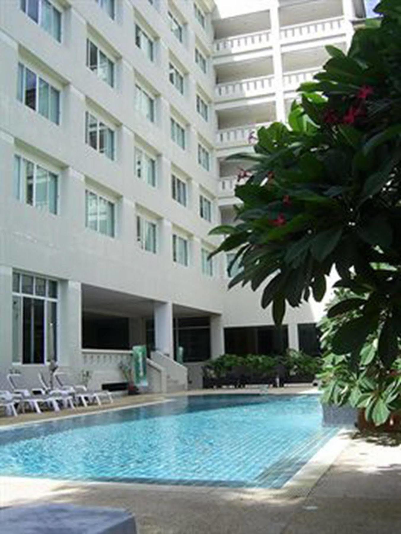 Crown Hotel 3*