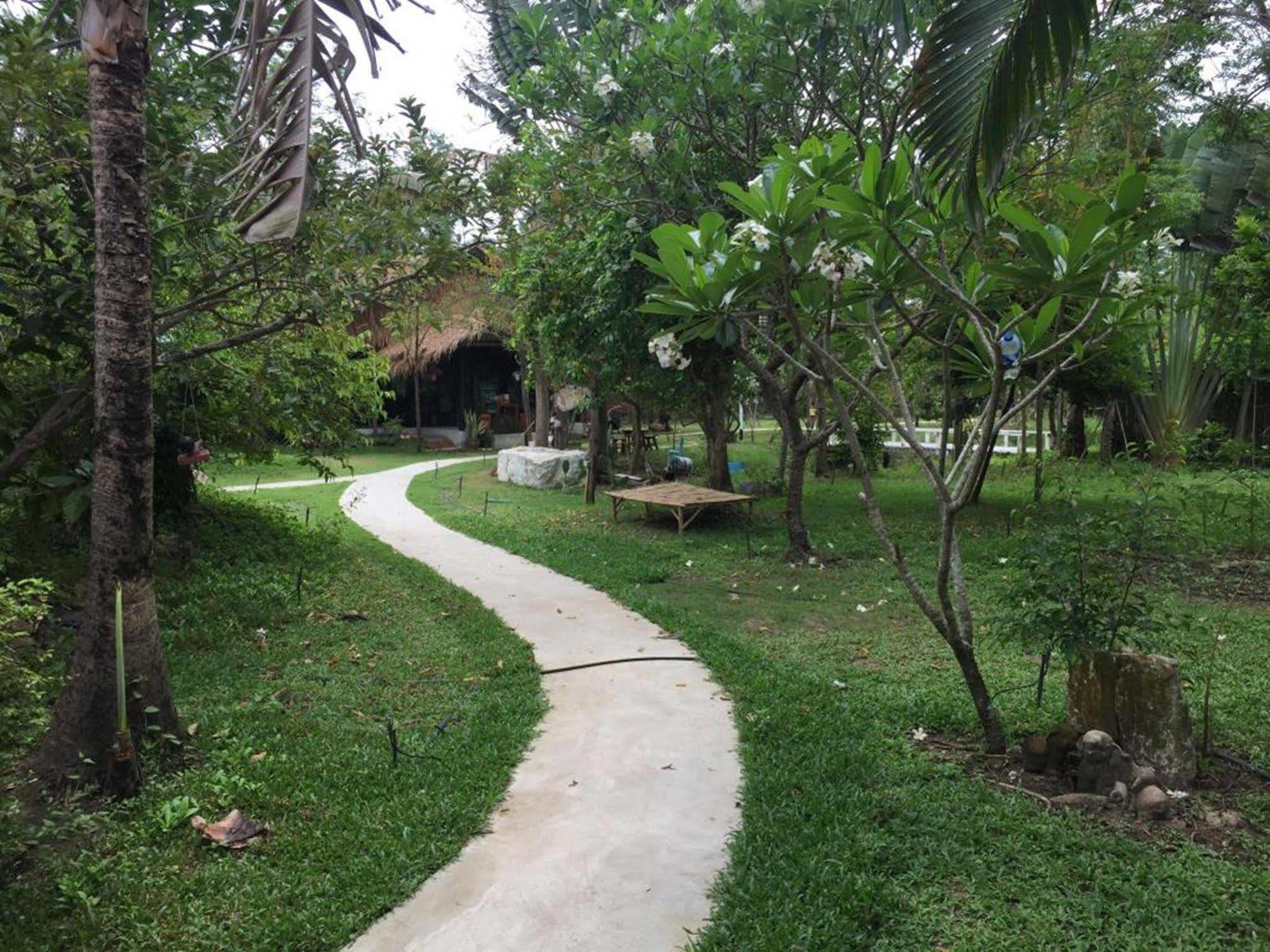 Baansuanleelawadee Resort Amphawa