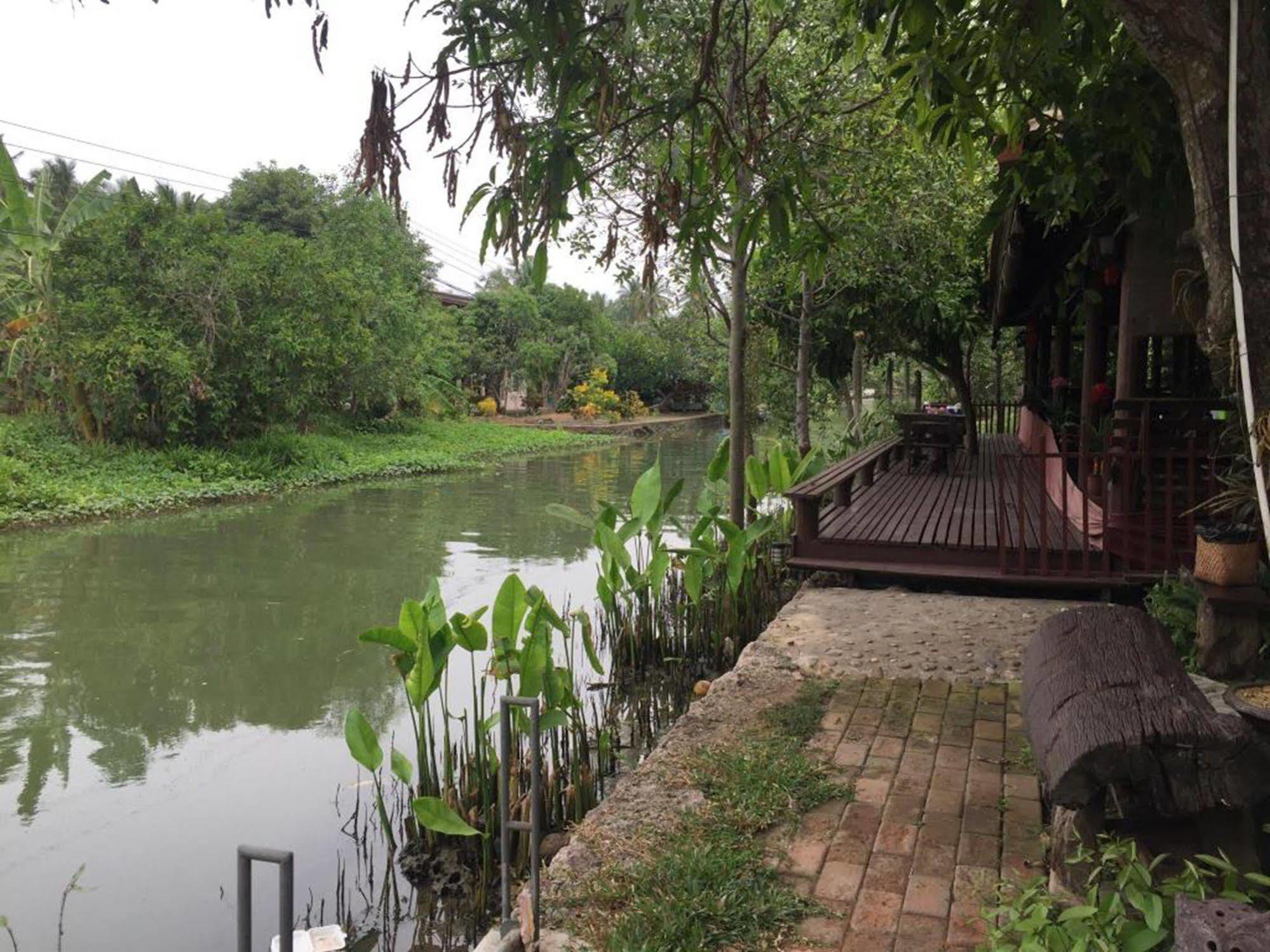 Resort Baansuanleelawadee Amphawa