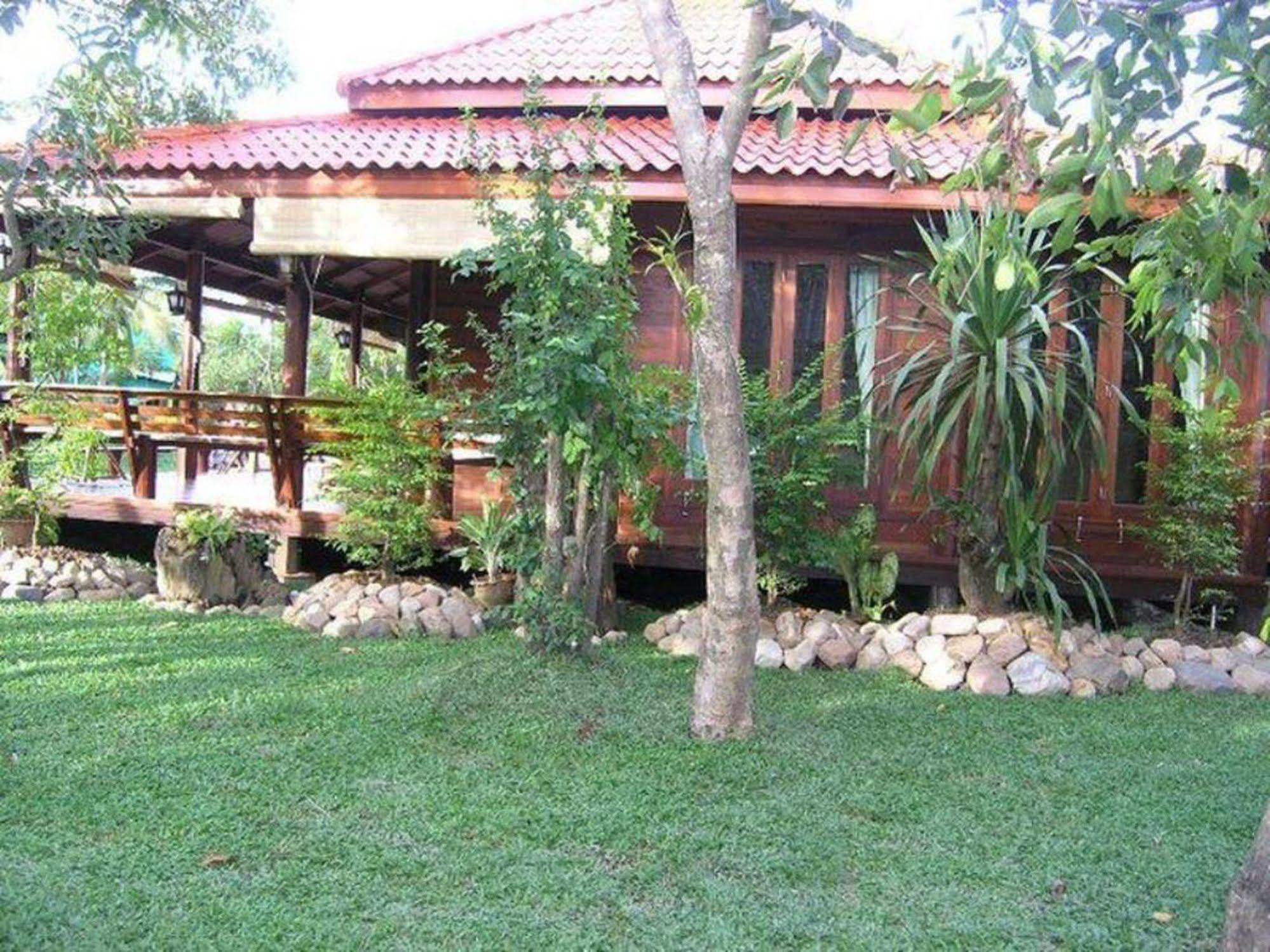 Resort Baansuanleelawadee 3*