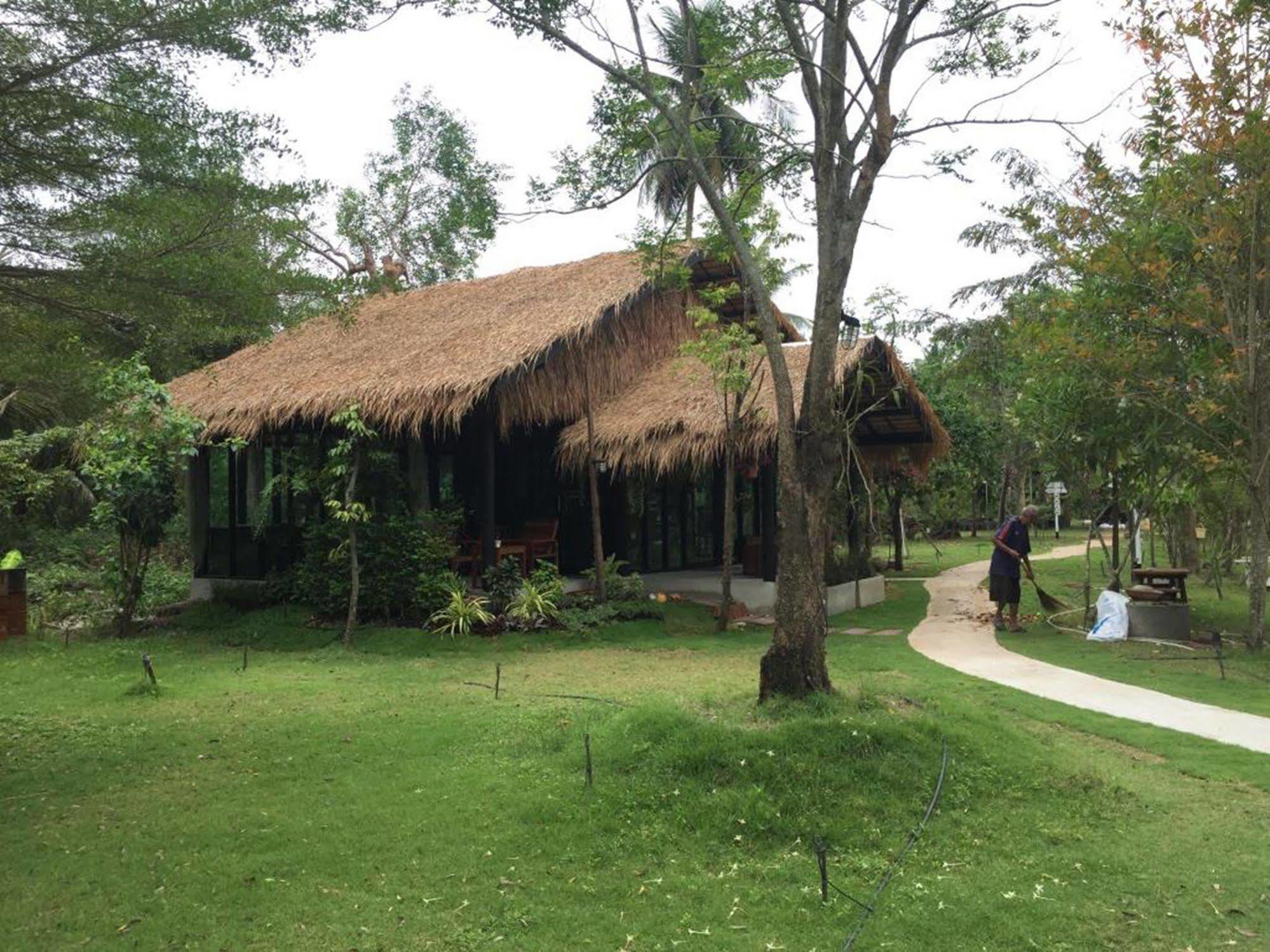Baansuanleelawadee 3* Amphawa