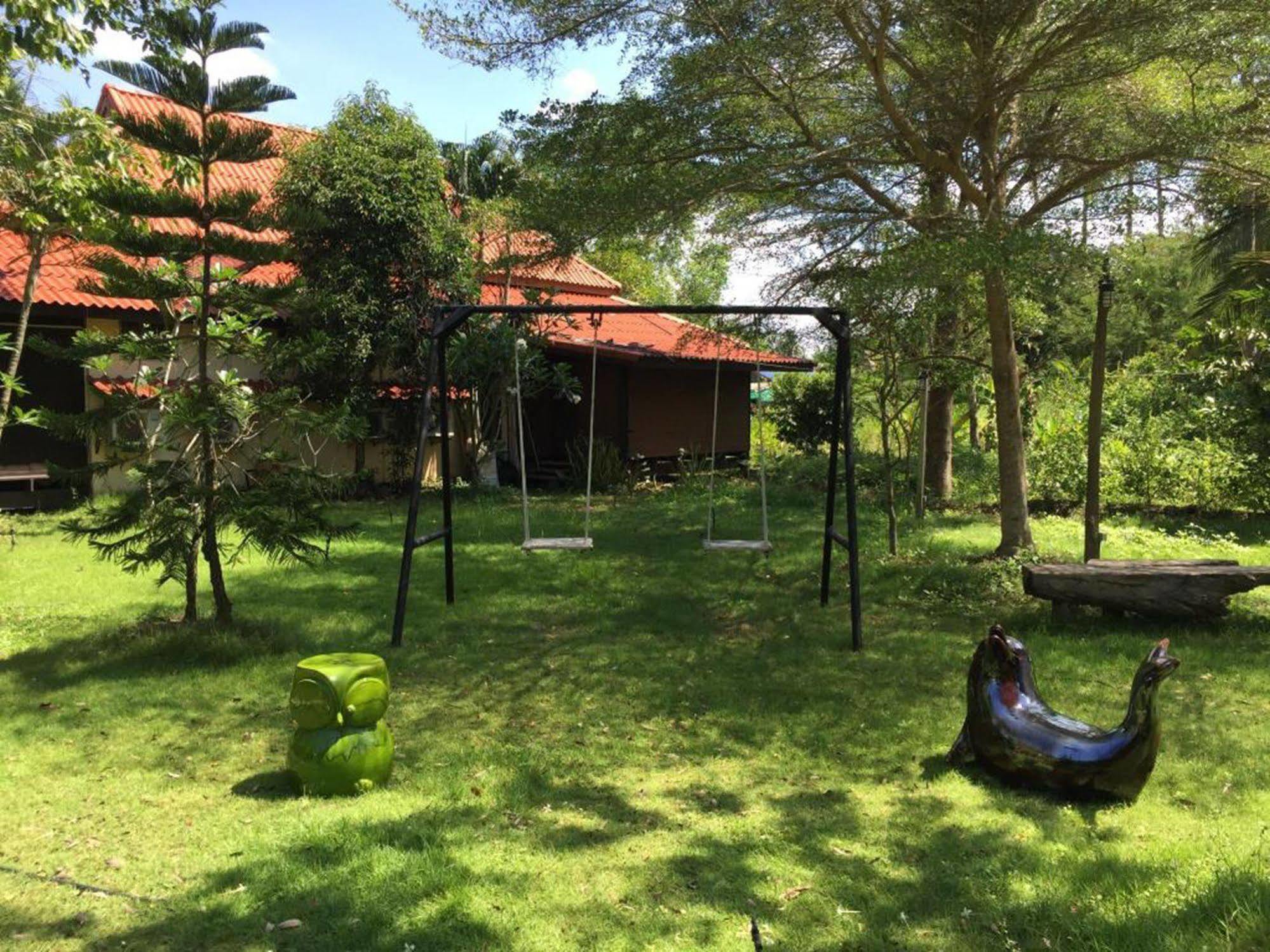 Baansuanleelawadee 3* Amphawa