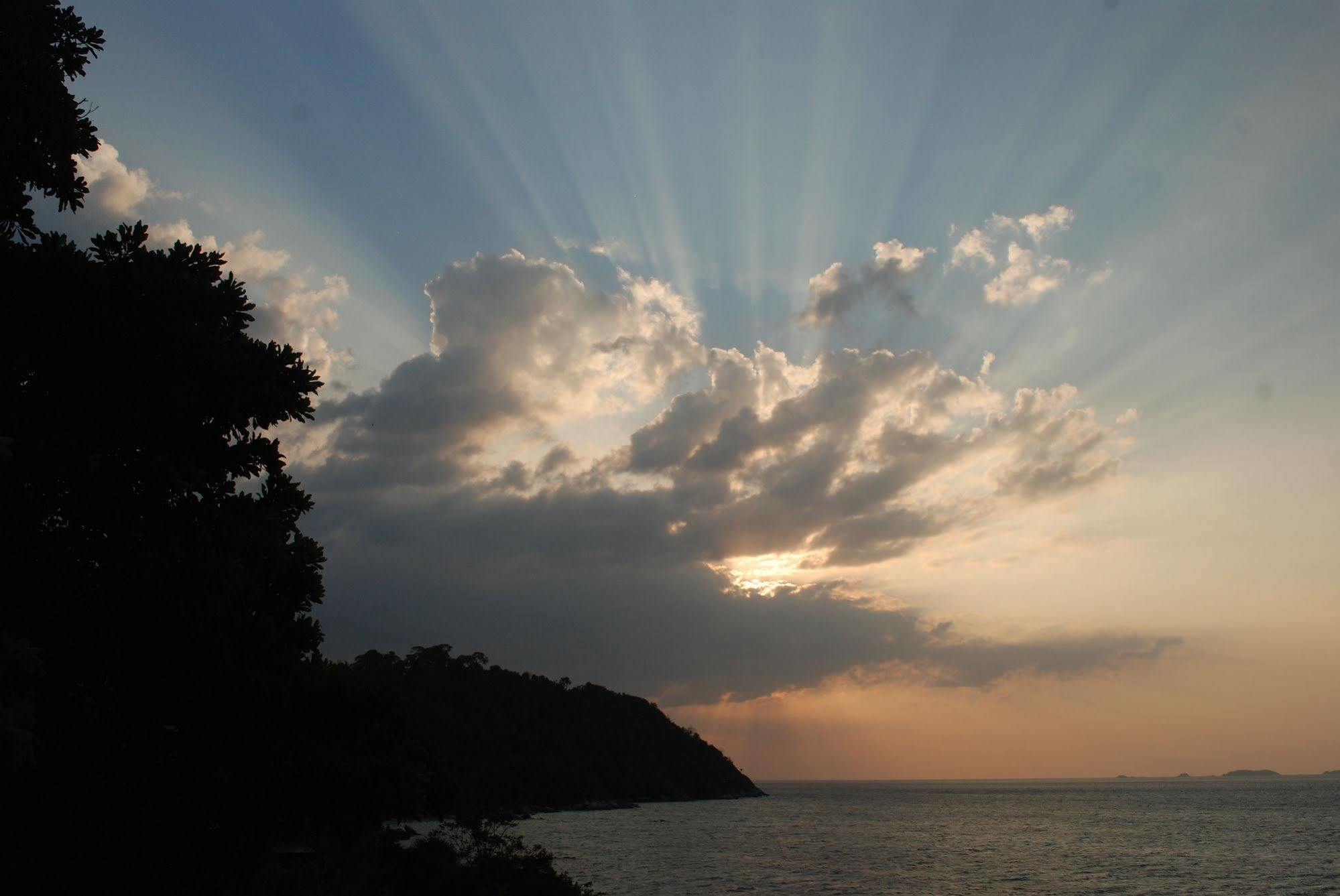 Adang Sea Divers & Eco Lodge Lodge *