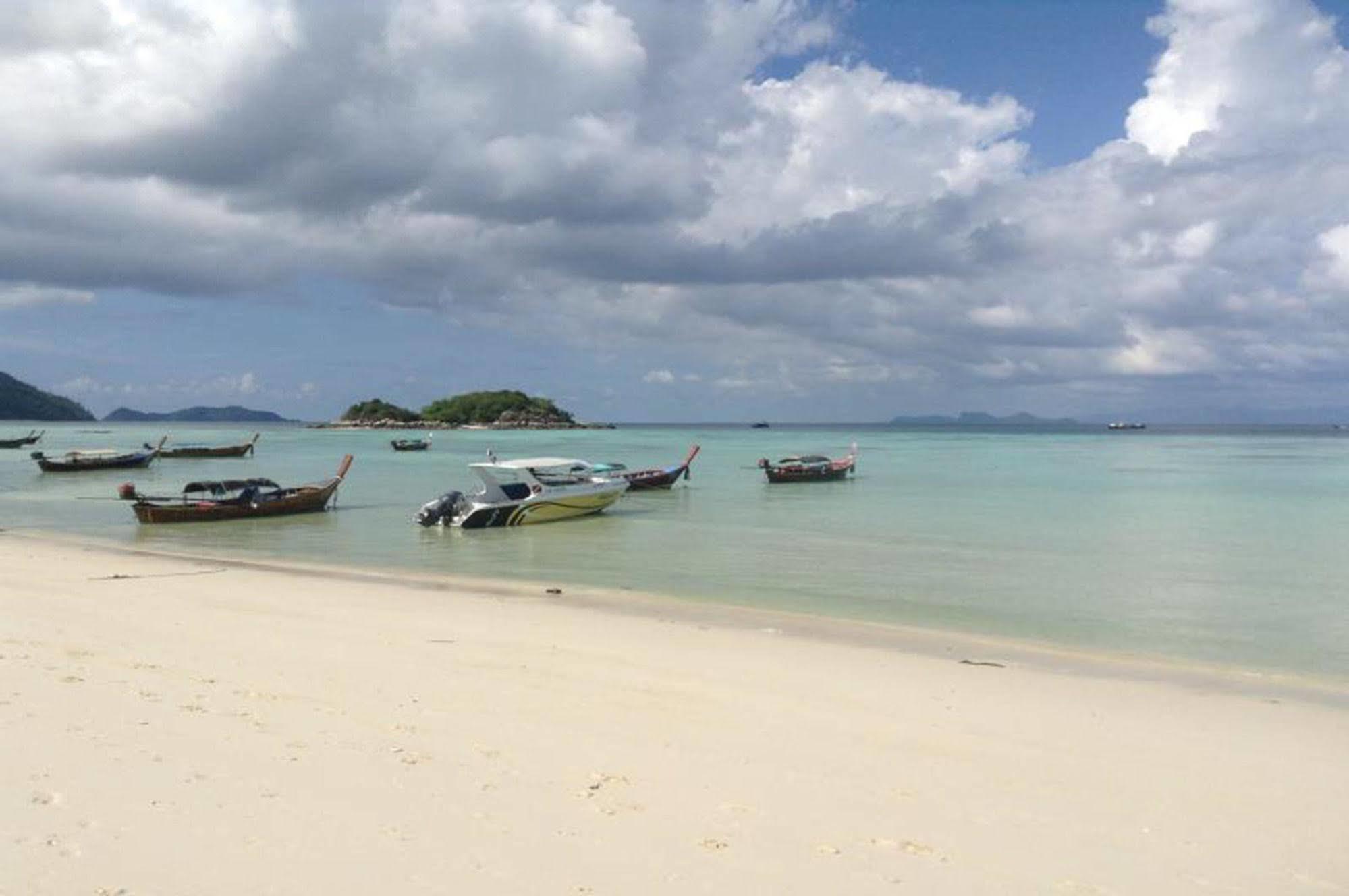 Adang Sea Divers & Eco Lodge *