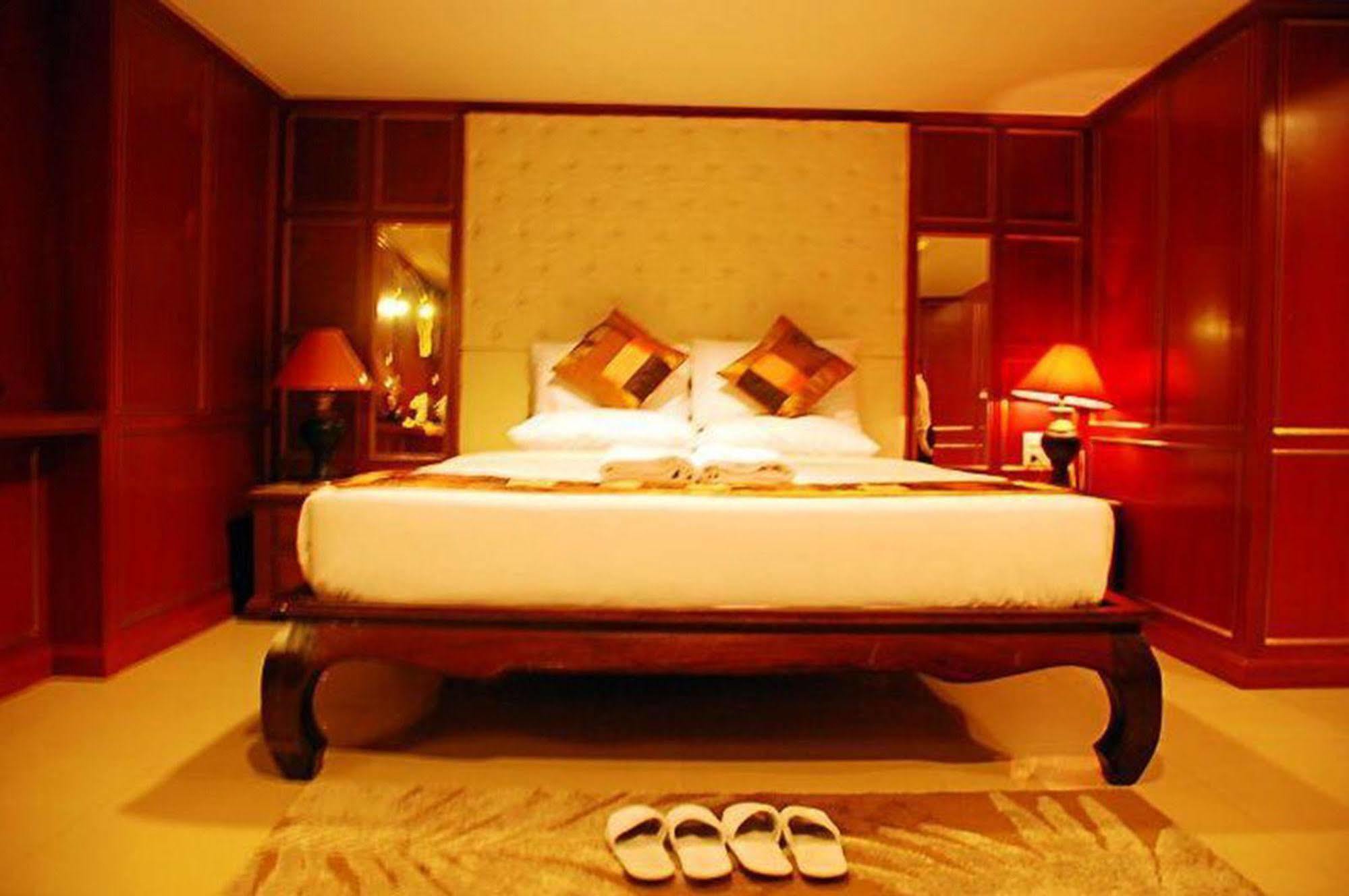 Grand Hill And 4* Nakhon Sawan