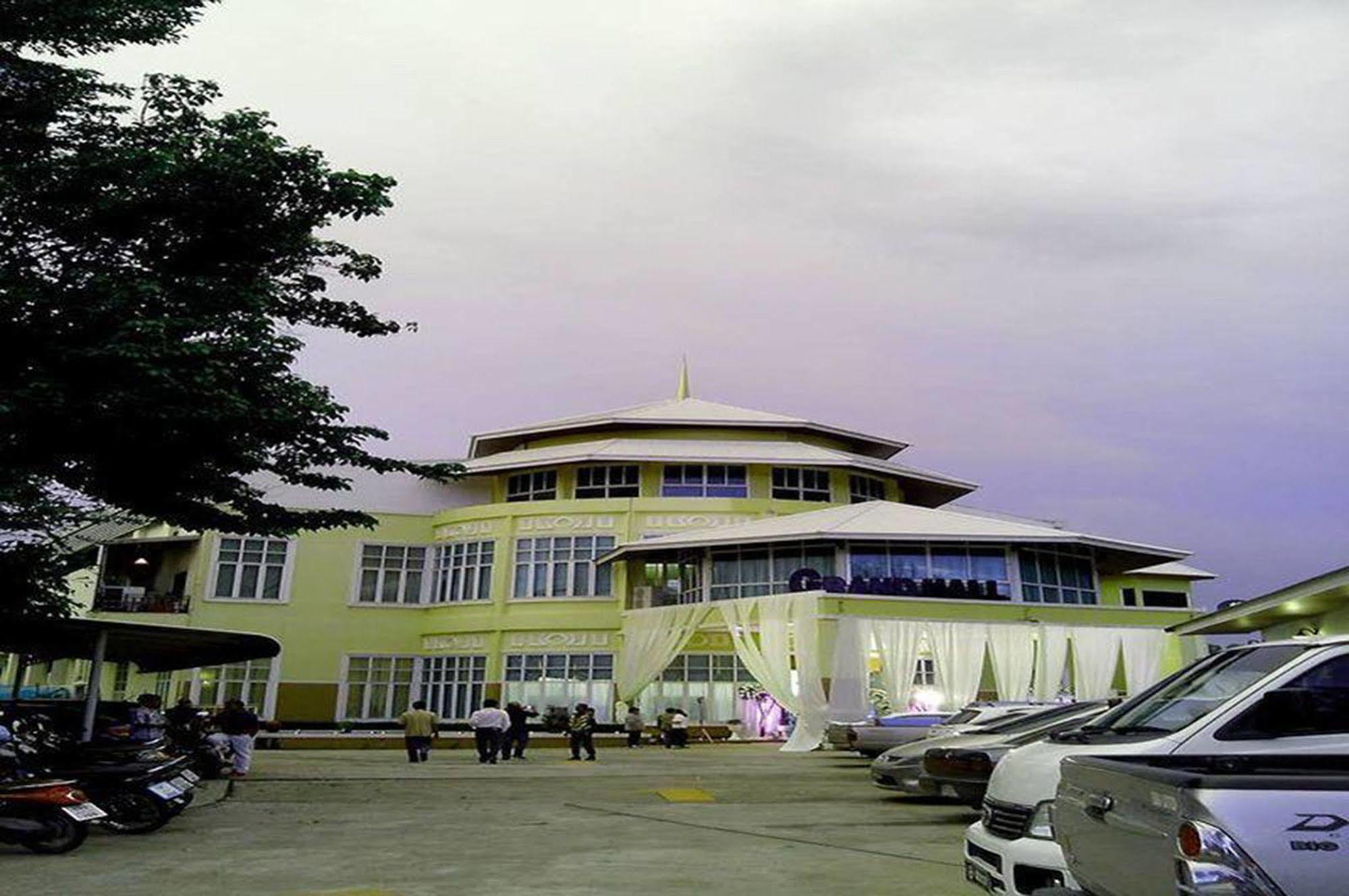 Grand Hill And Hotel