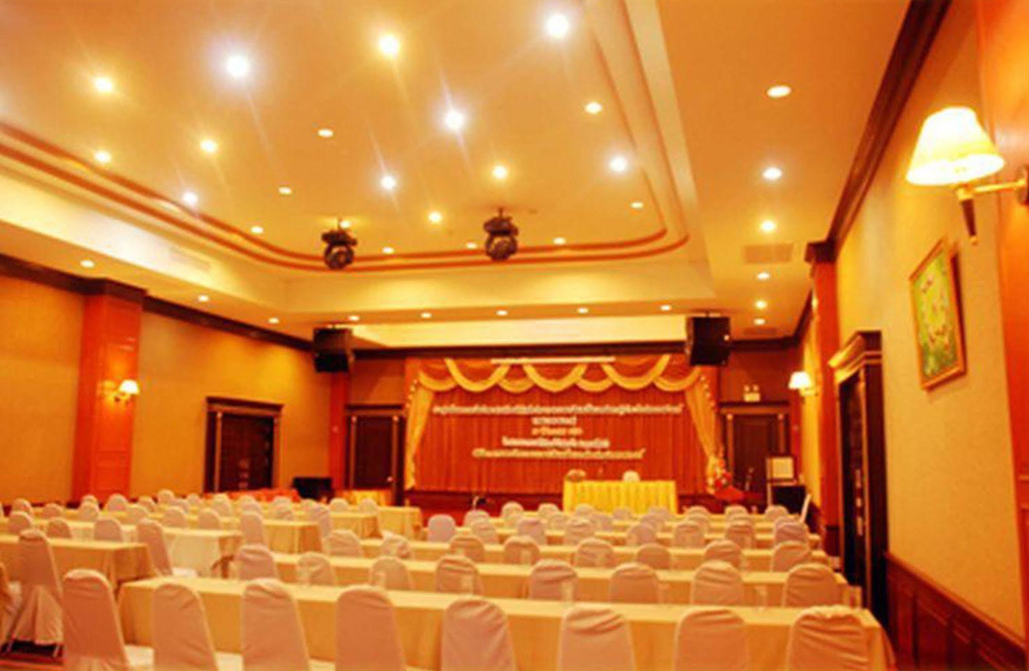 Grand Hill And Hotel Nakhon Sawan