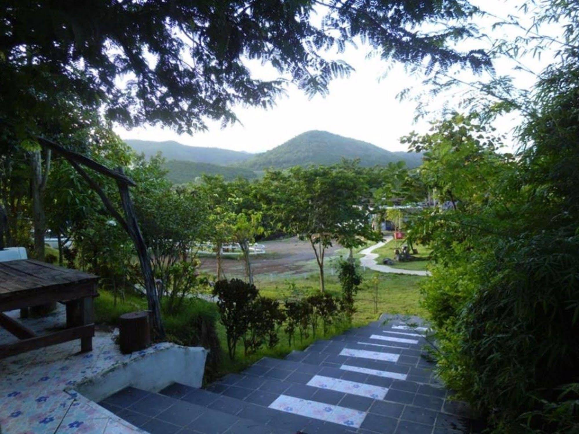 Hotel Ingmhok Country Mountain View Suan Phueng