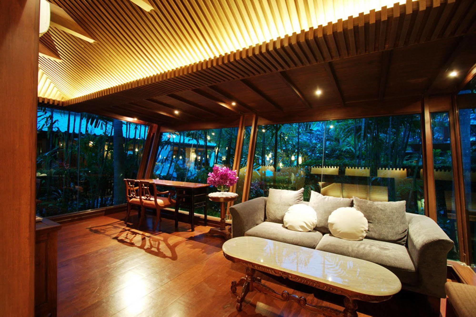 Raya Front - The In 4* Cha-Am