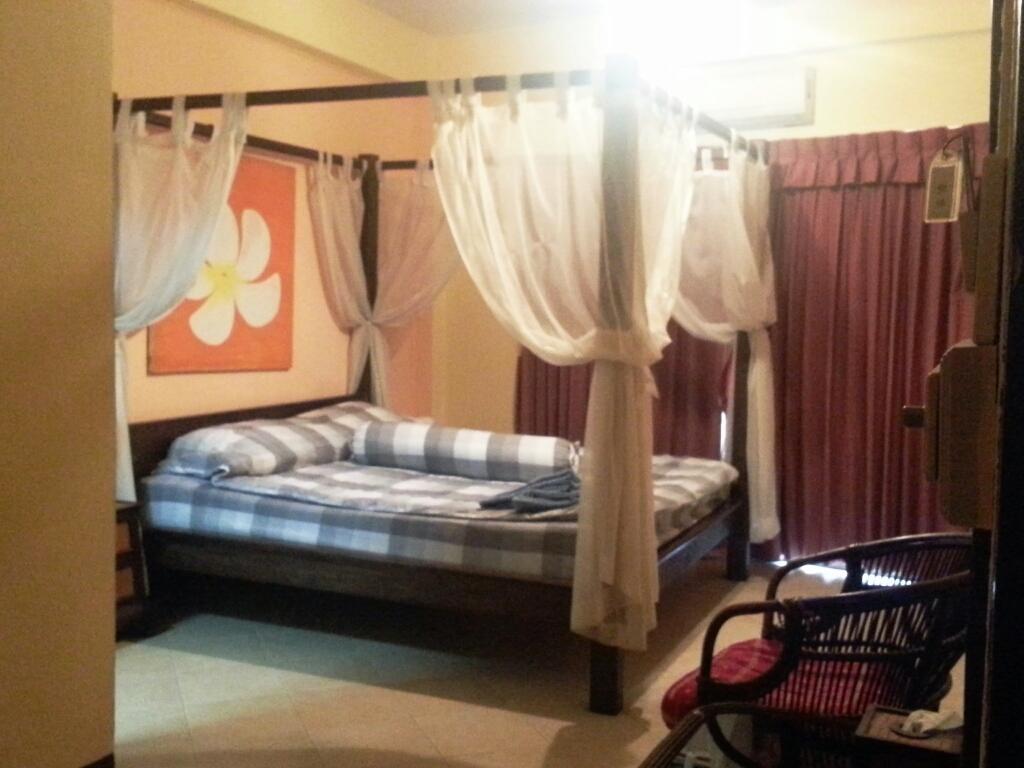 Nickys Guest house *