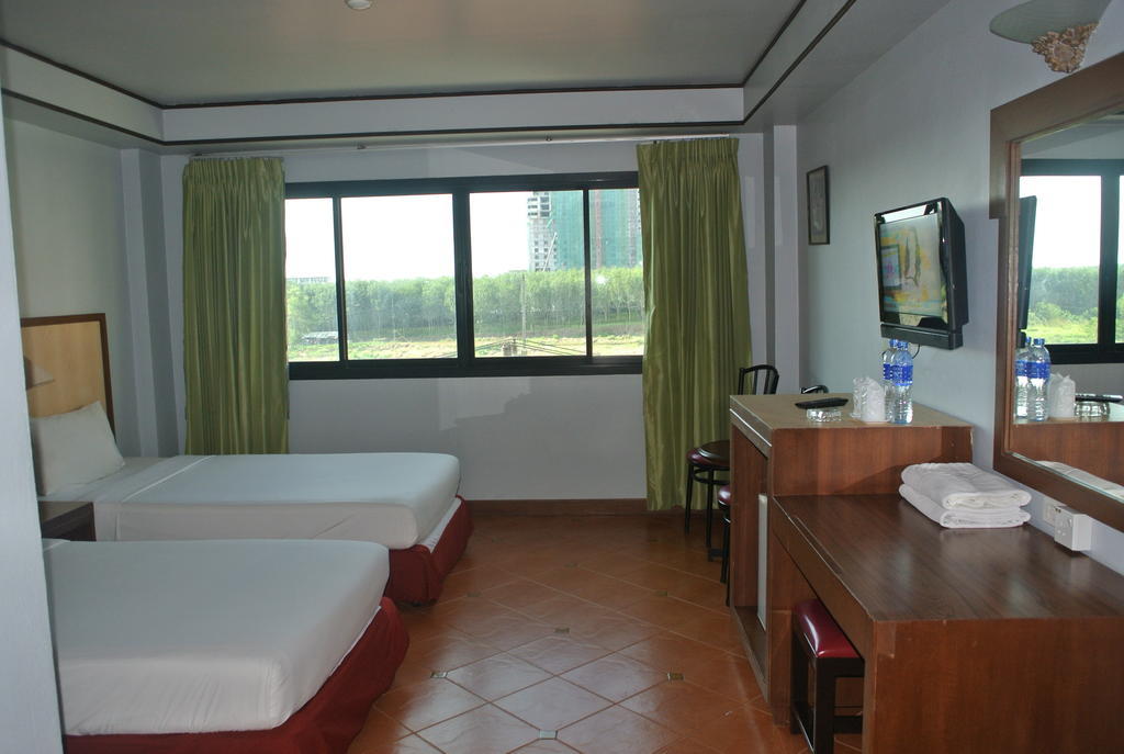 Hejia Grand Hotel 3*