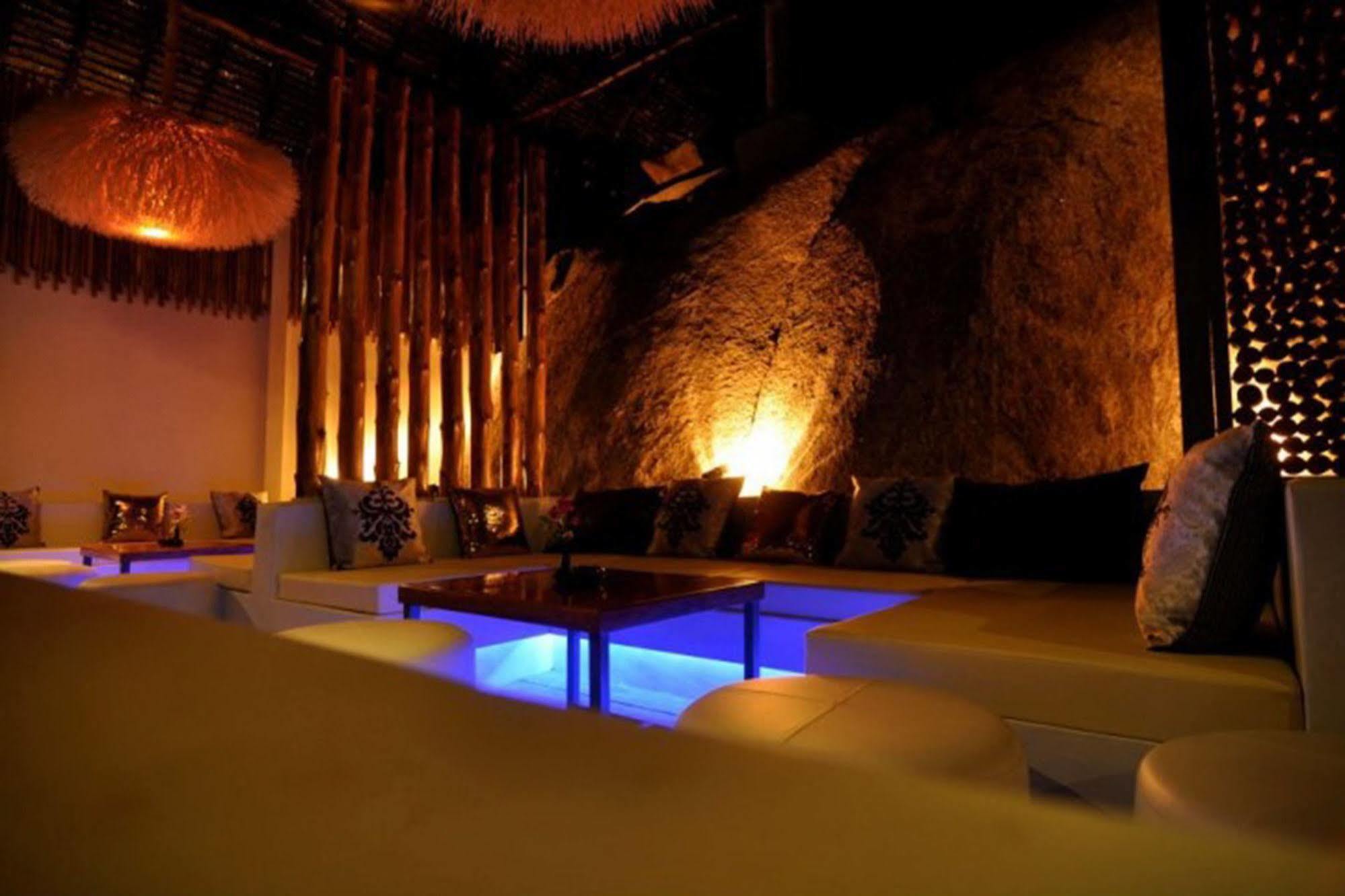Bay Lounge & Hotel 4*
