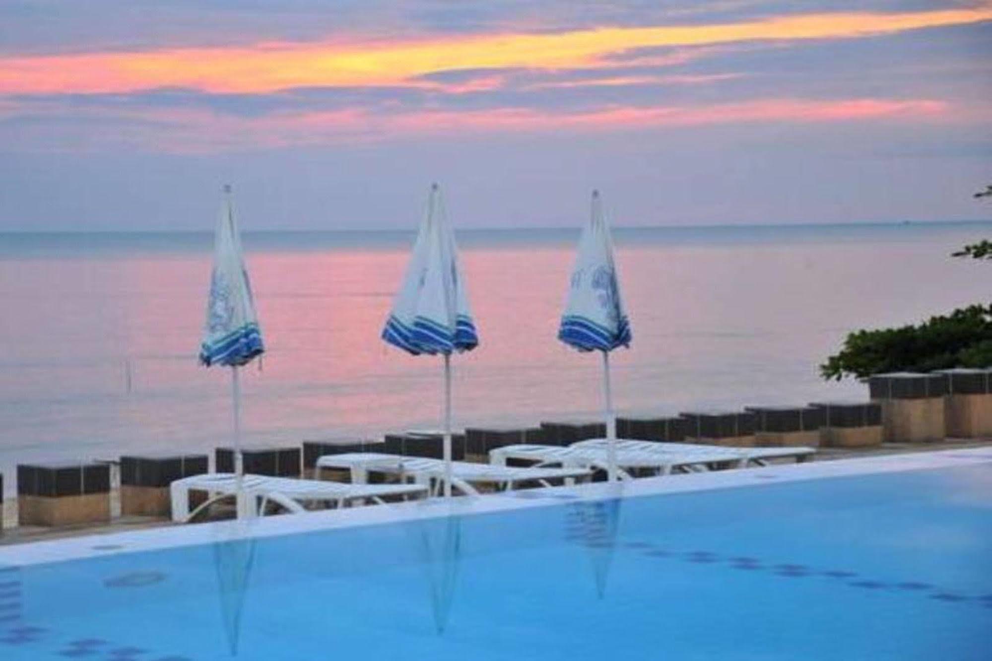 Hotel Golden Khanom