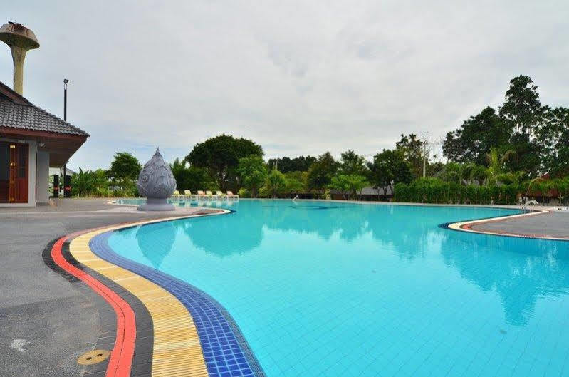 Hotel Lakeside By Mida 4*