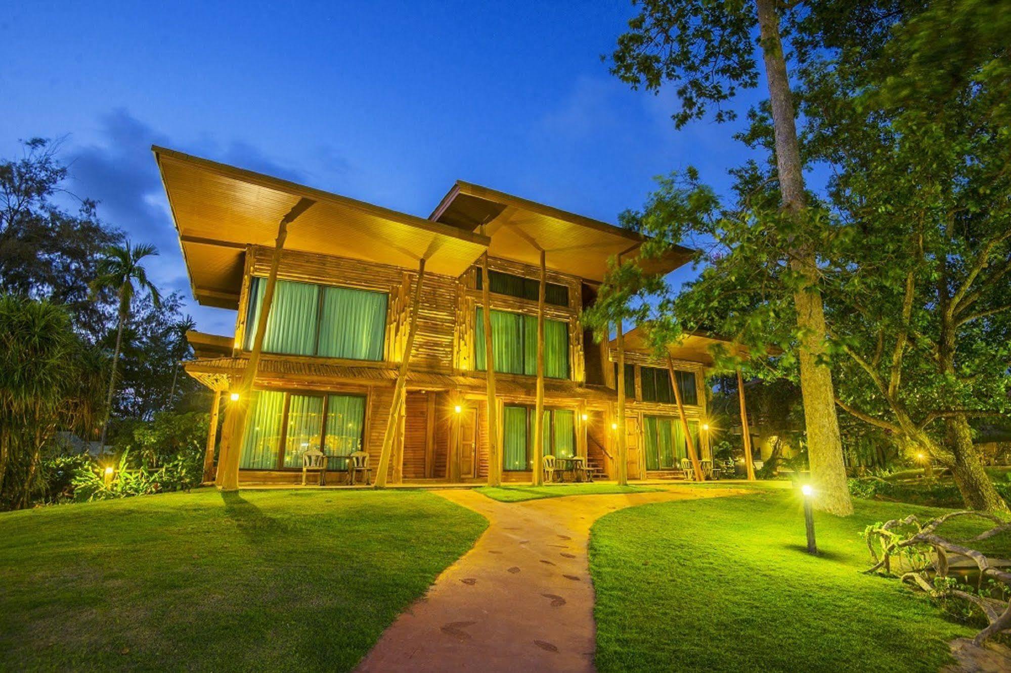 Blues River Resort Chao Lao Beach