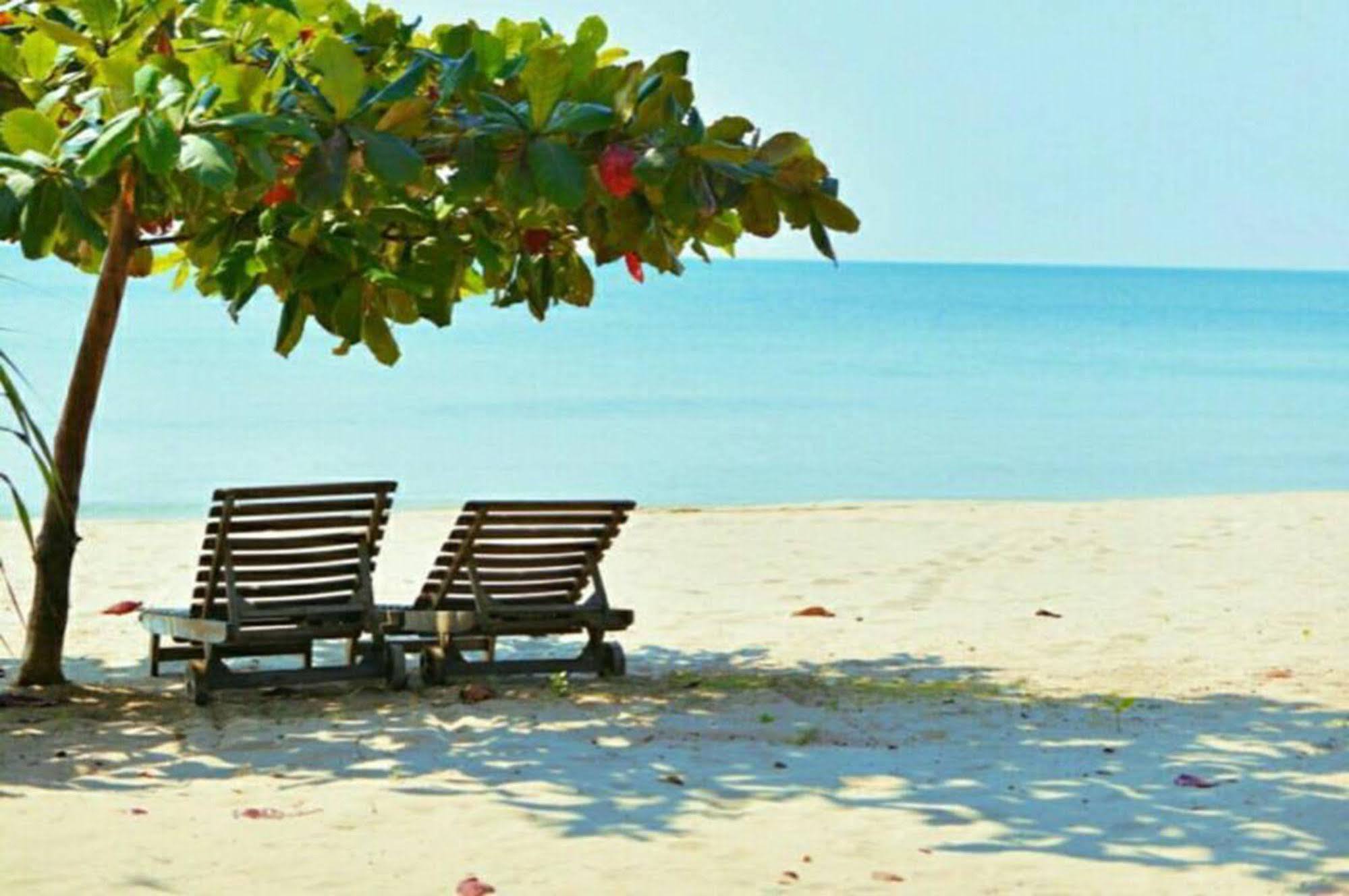 Blues River Praia de Chao Lao
