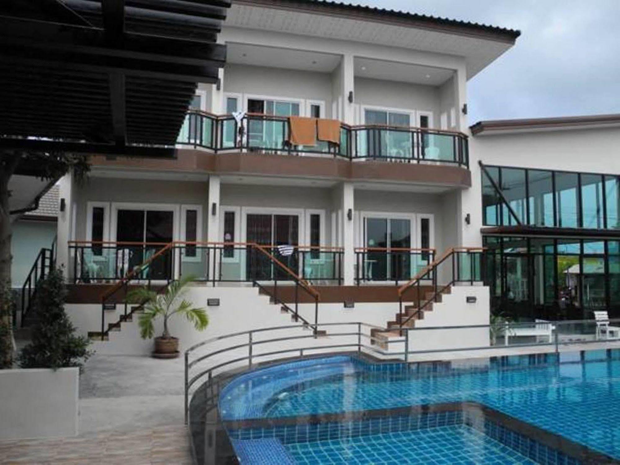 Bee Orchid Pool Hotel
